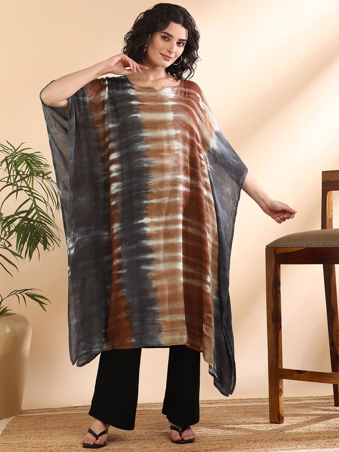 

Maaesa Abstract Dyed Flared Sleeves Kaftan Kurta, Maroon