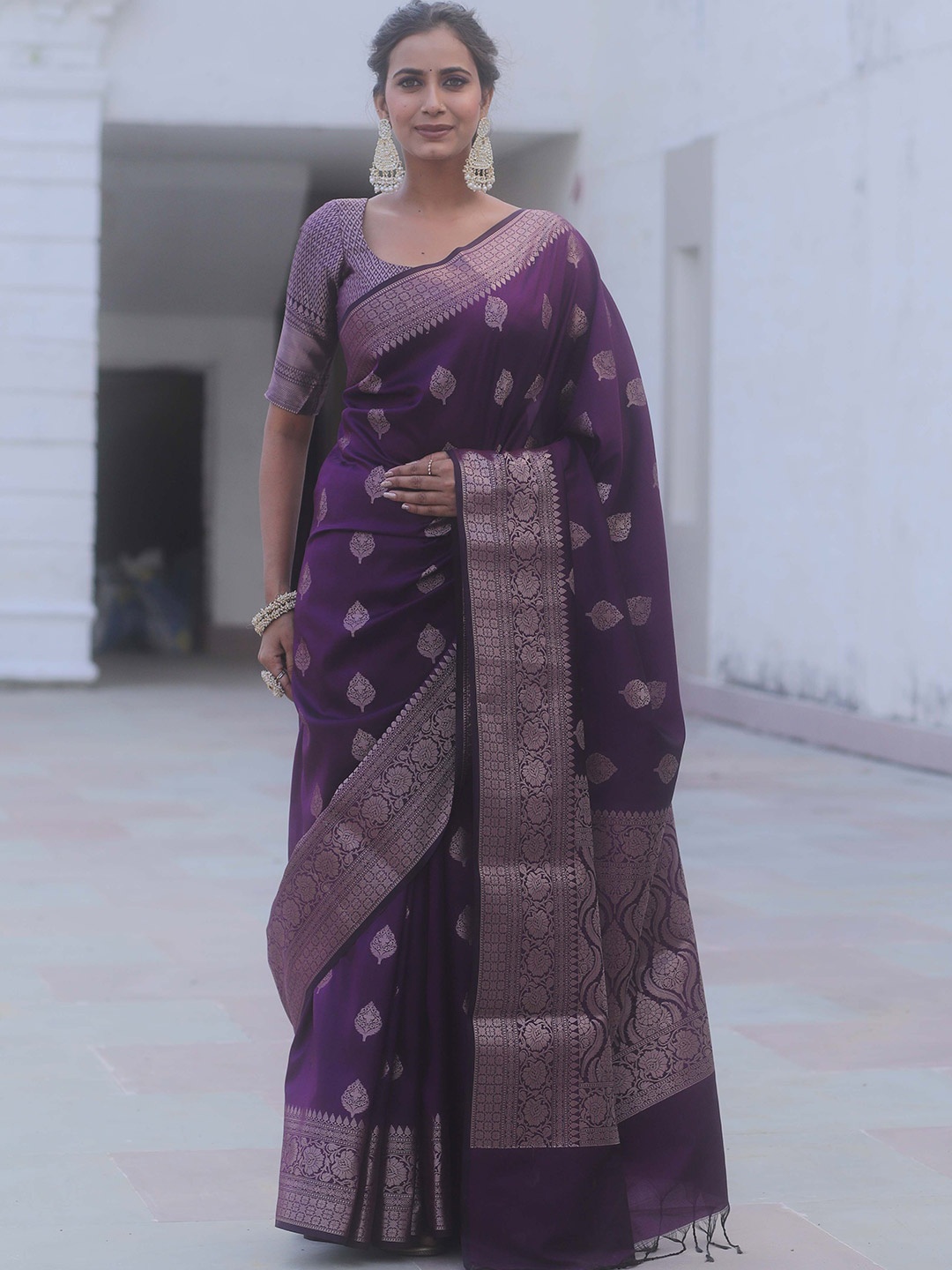 

Banarasee Woven Design Zari Silk Blend Banarasi Saree, Purple