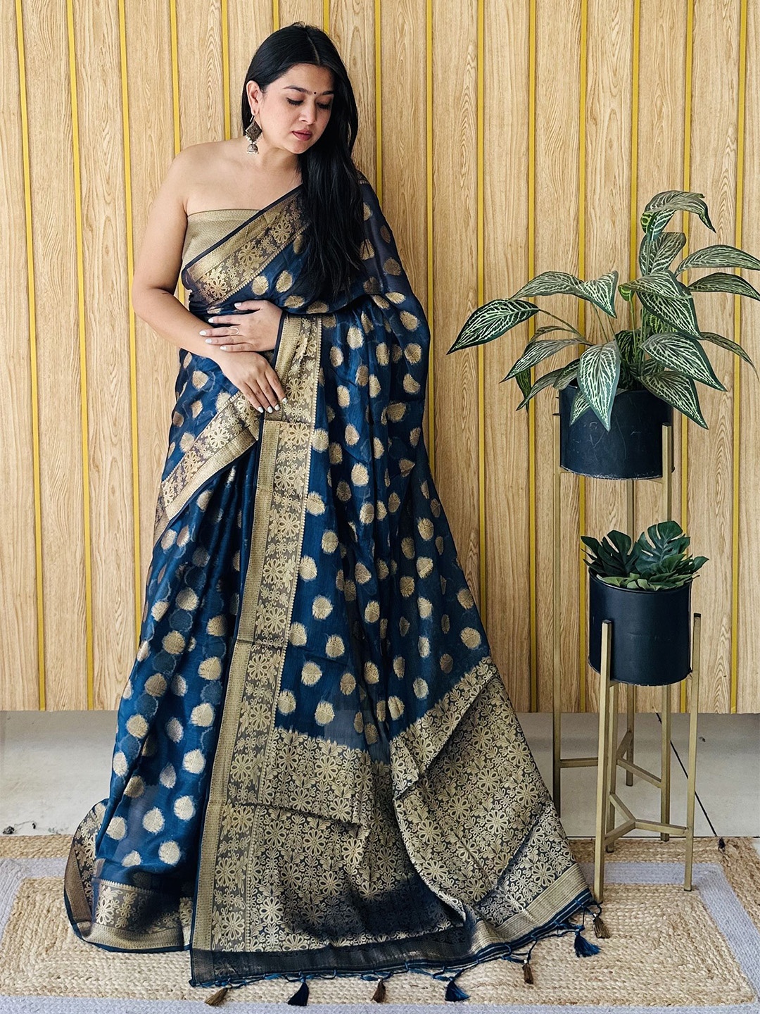 

Moda Rapido Woven Design Zari Silk Blend Saree, Navy blue