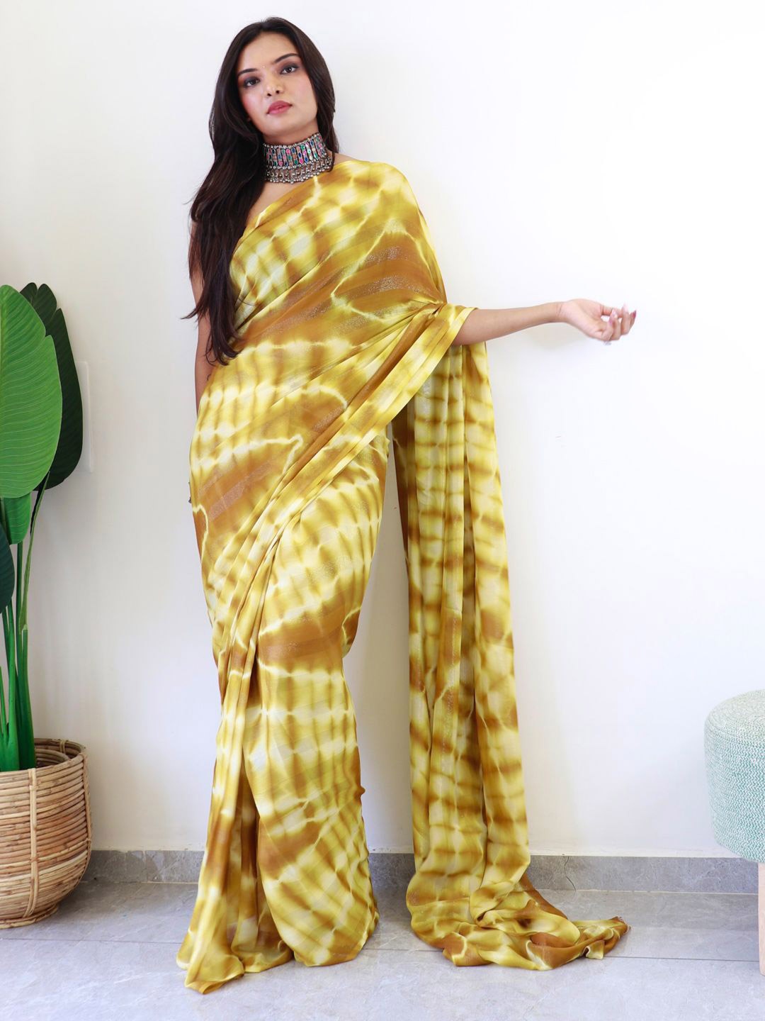 

DIVASTRI Tie and Dye Ready To Wear Saree, Yellow