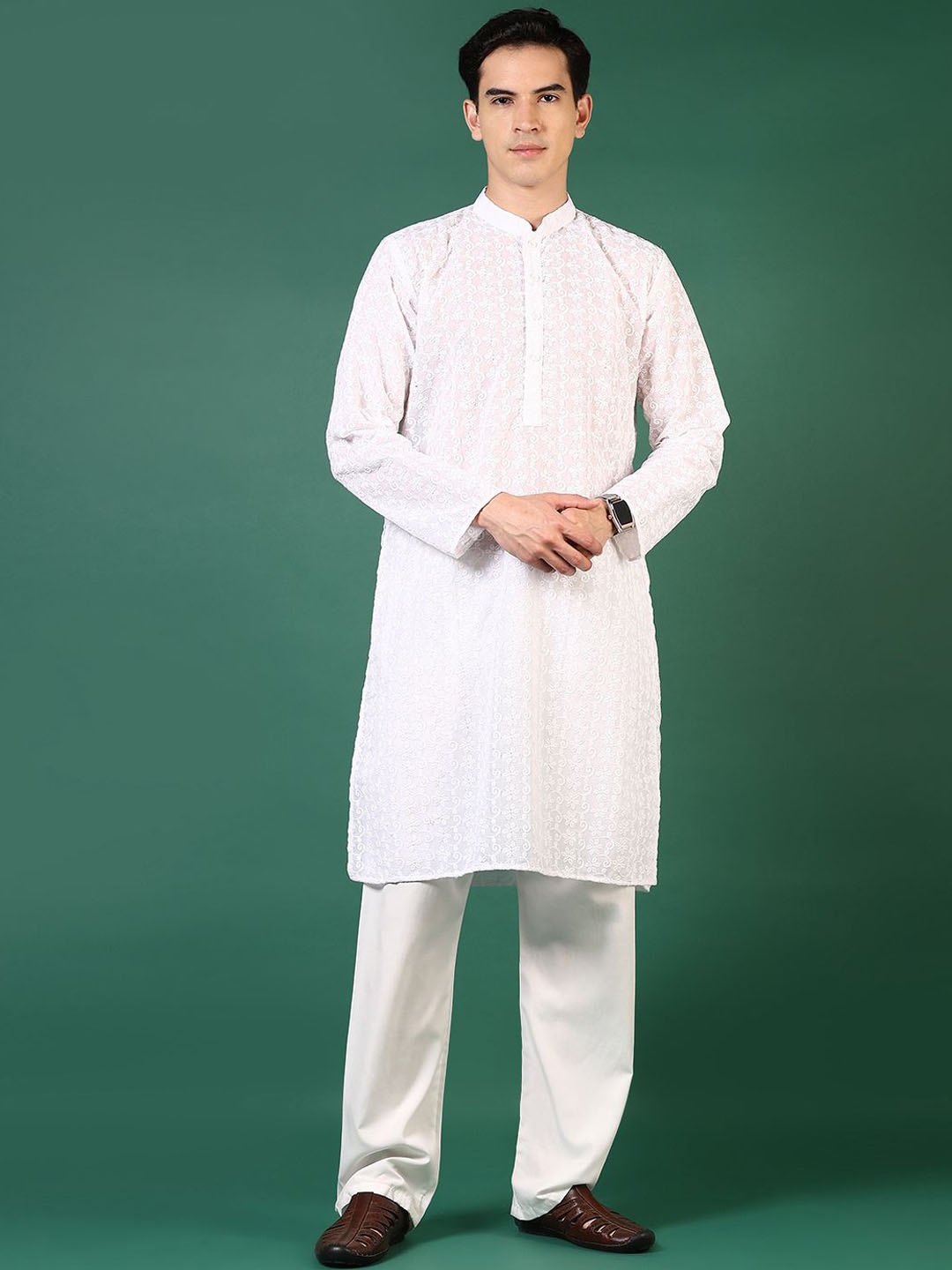 

V-Mart Floral Embroidered Mandarin Collar Thread Work Straight Kurta With Pyjama, White