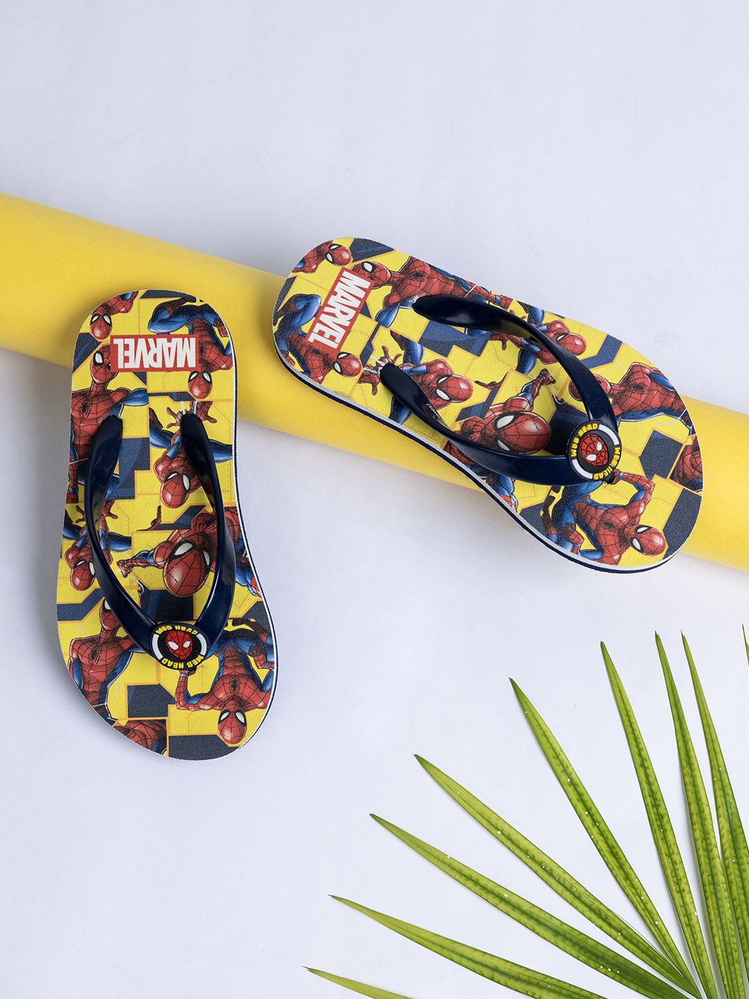 

toothless Boys Printed Rubber Thong Flip-Flops, Yellow