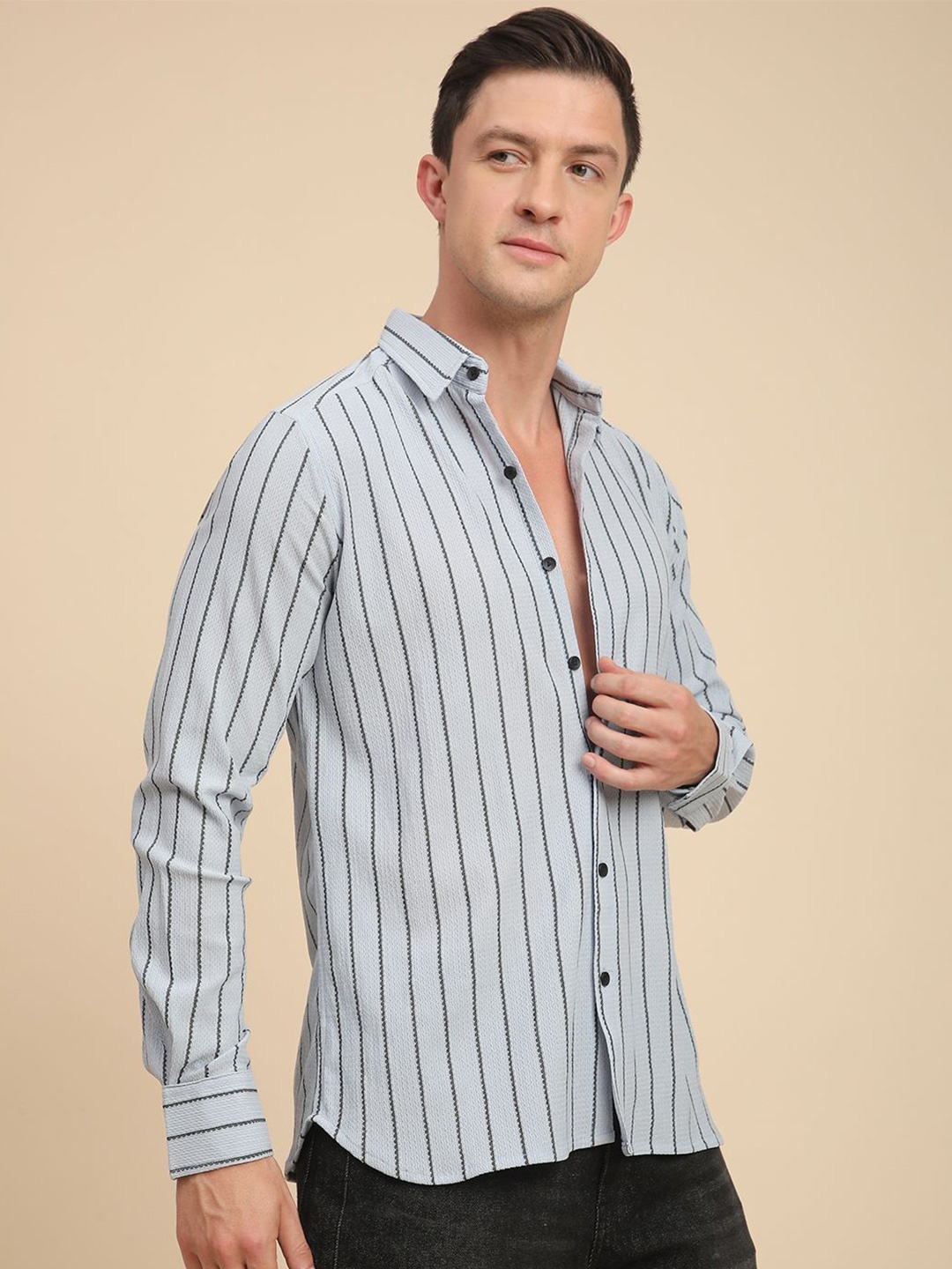 

Voroxy Men Relaxed Opaque Striped Casual Shirt, Blue