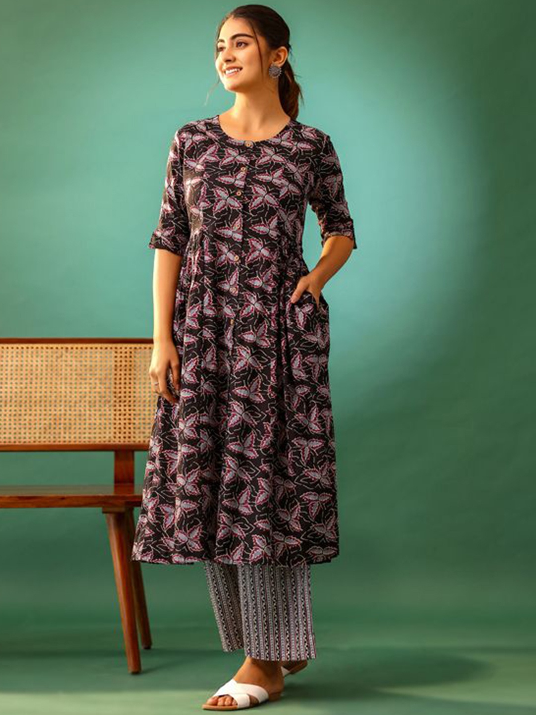

Vivika Floral Printed Pure Cotton Kurta With Trousers, Black