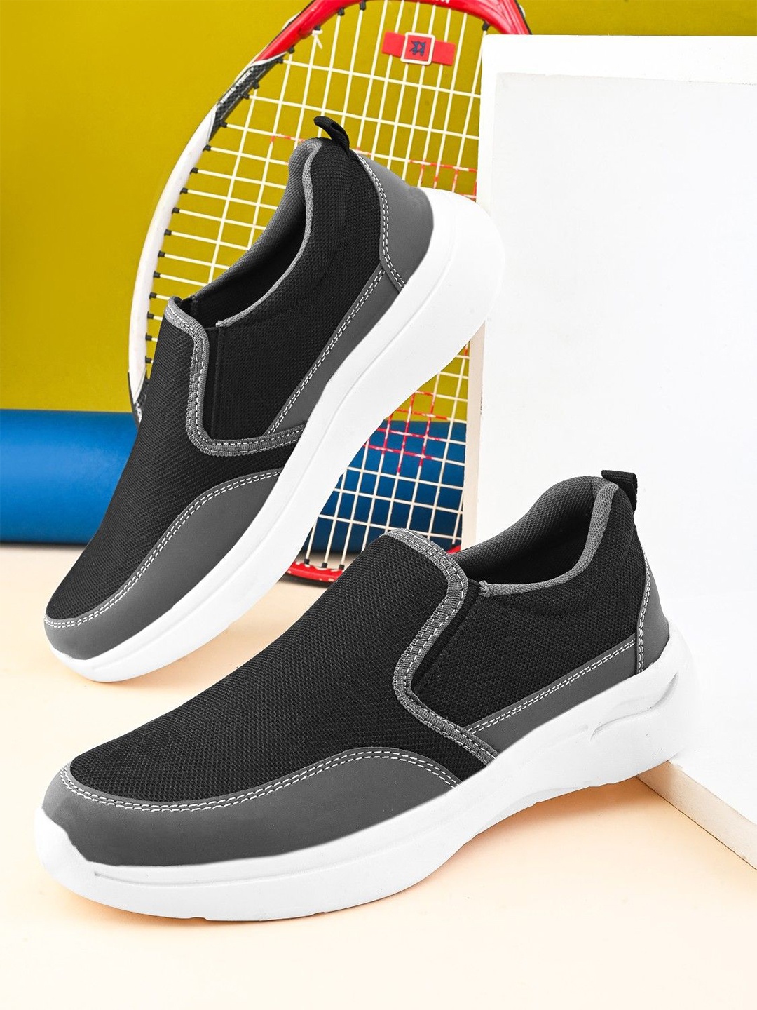 

The Roadster Lifestyle Co Men Running Sports Shoes, Black