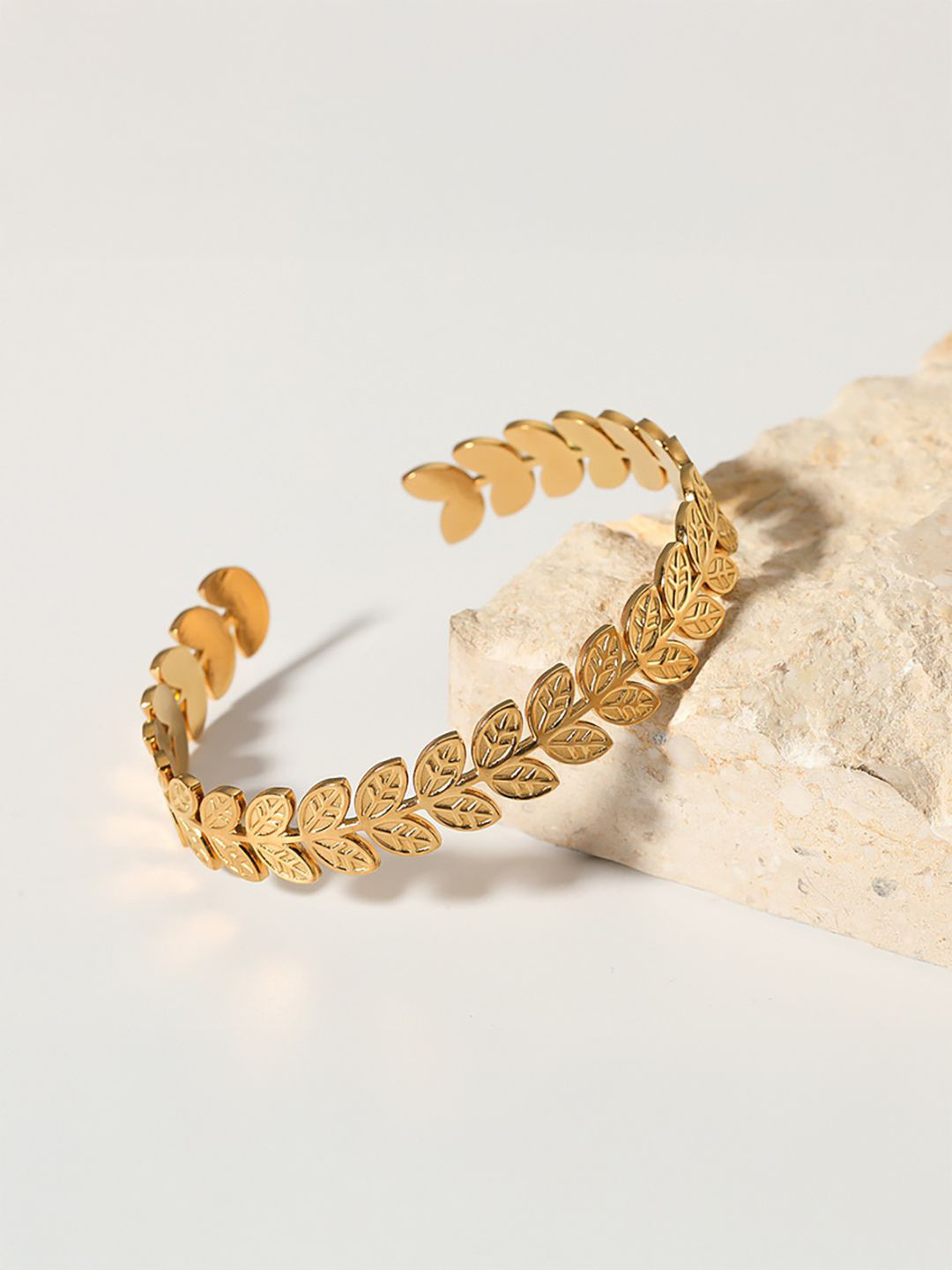 

SHARLEEZ Women Gold-Plated Kada Bracelet
