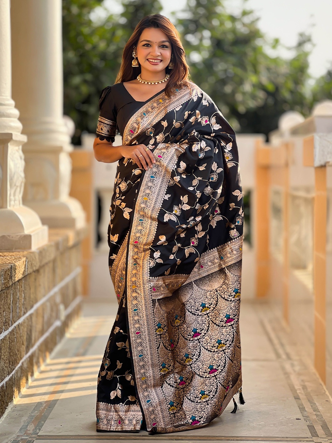 

Ekta Textiles Woven Design Zari Pure Silk Banarasi Saree, Black