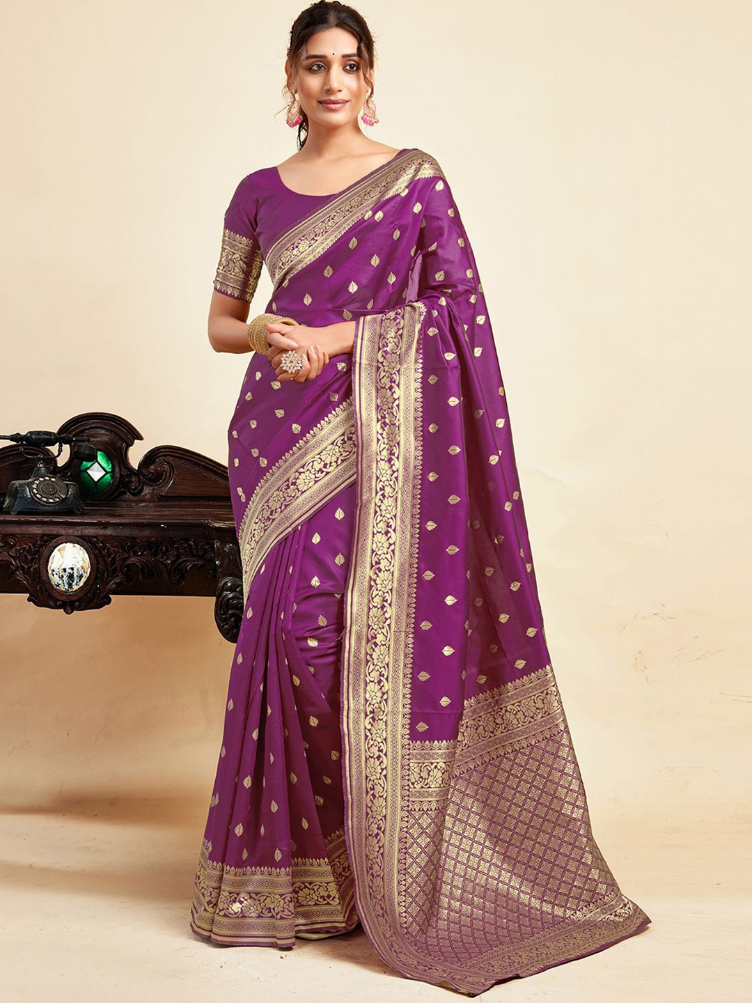 

HERE&NOW Floral Zari Kanjeevaram Saree, Magenta
