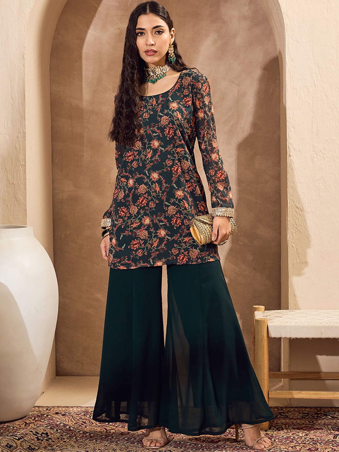 

Shae by SASSAFRAS Floral Printed Straight Kurta with Palazzos, Green