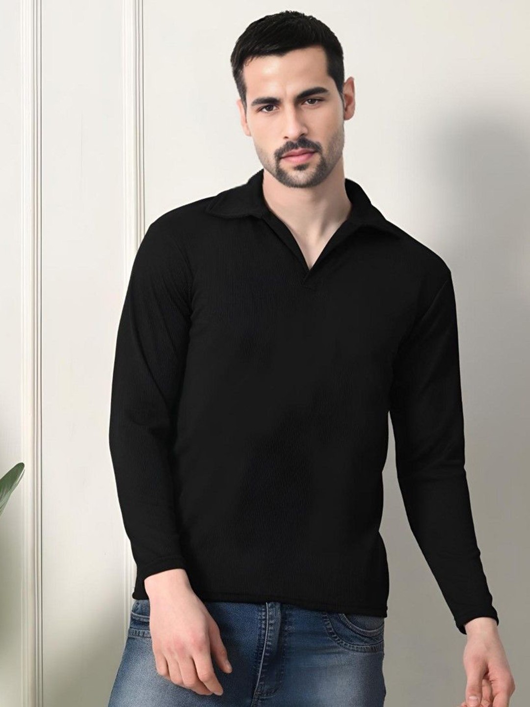 

CLAFOUTIS Men Solid Polo Collar T-shirt, Black