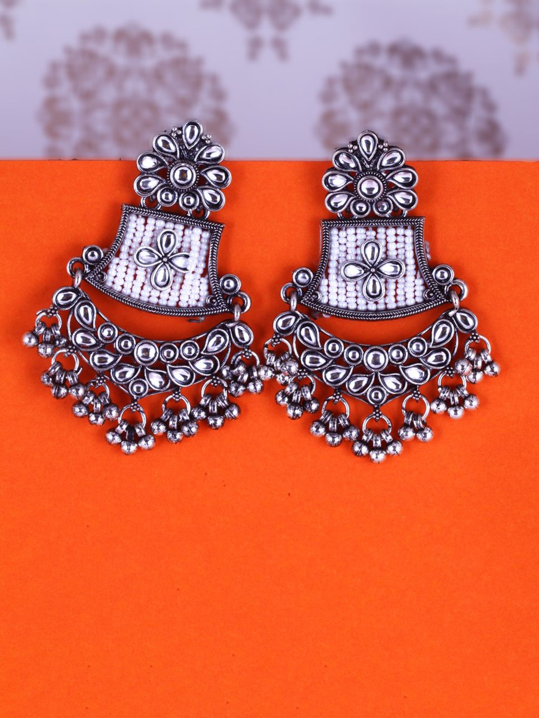 

DIVASTRI Silver-Plated Kundan Studded & Pearls Beaded Geometric Shaped Drop Earrings