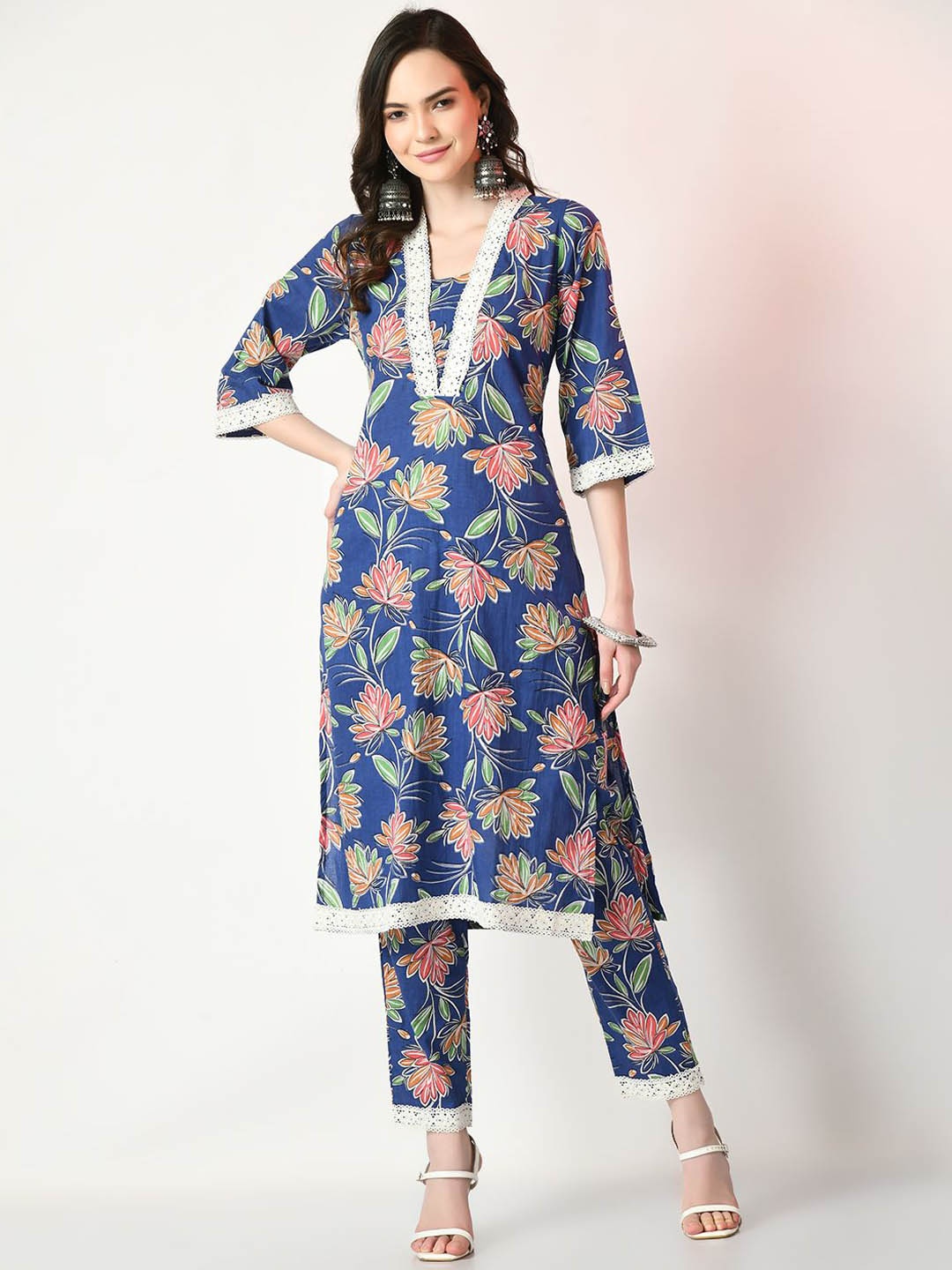

KALINI Floral Printed Pure Cotton V Neck Kurta With Trousers, Green