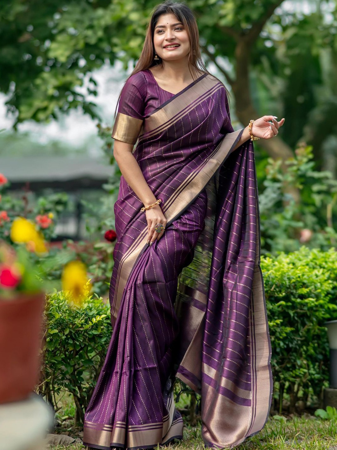 

DIVASTRI Woven Design Zari Banarasi Saree, Purple