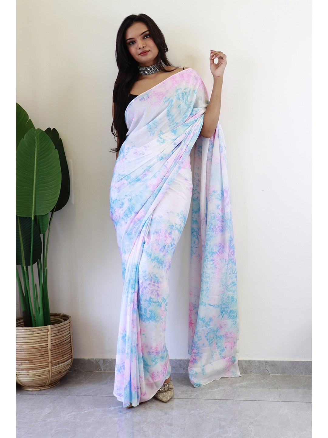 

DIVASTRI Tie and Dye Ready To Wear Saree, White