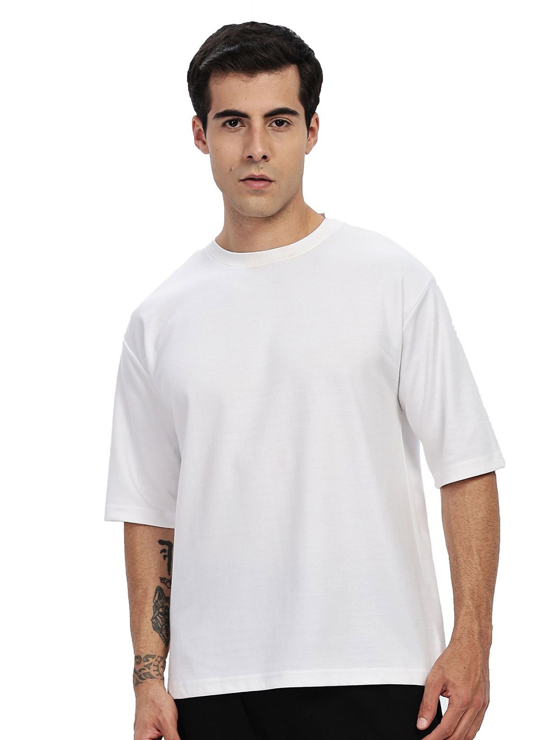 

BLUE TYGA Men Solid Round Neck Cotton T-shirt, White