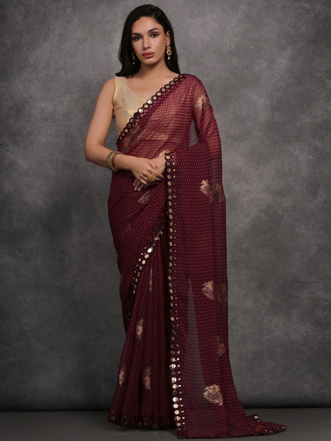 

DIVASTRI Floral Printed Mirror Work Saree With Unstitched Blouse Piece, Maroon