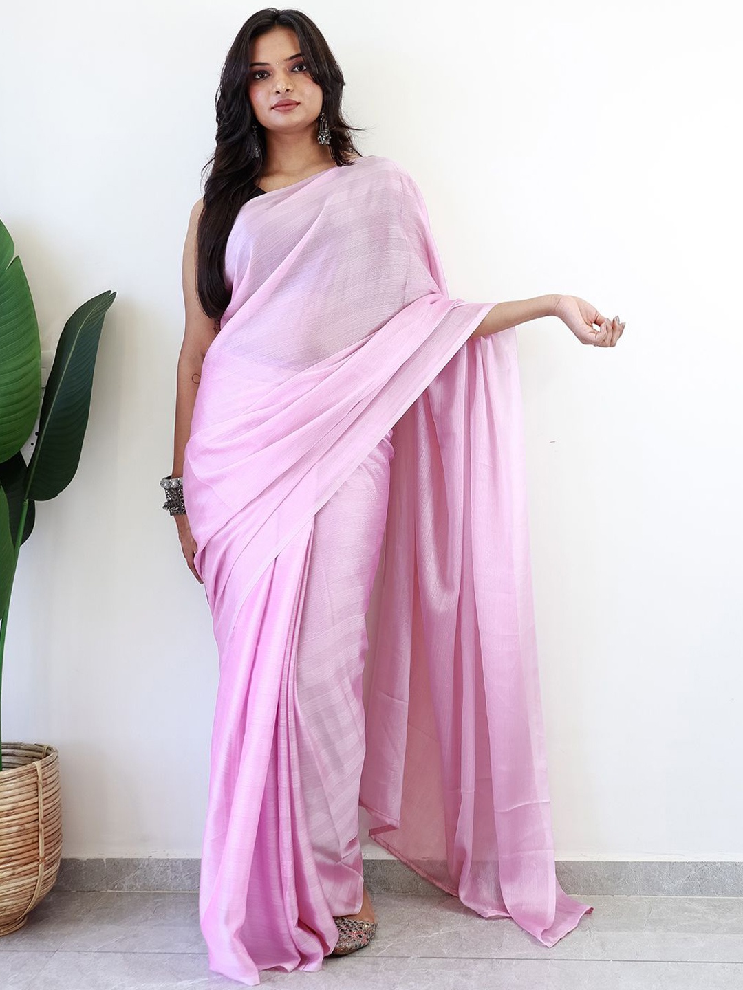 

DIVASTRI Embellished Striped Ready to Wear Saree, Pink