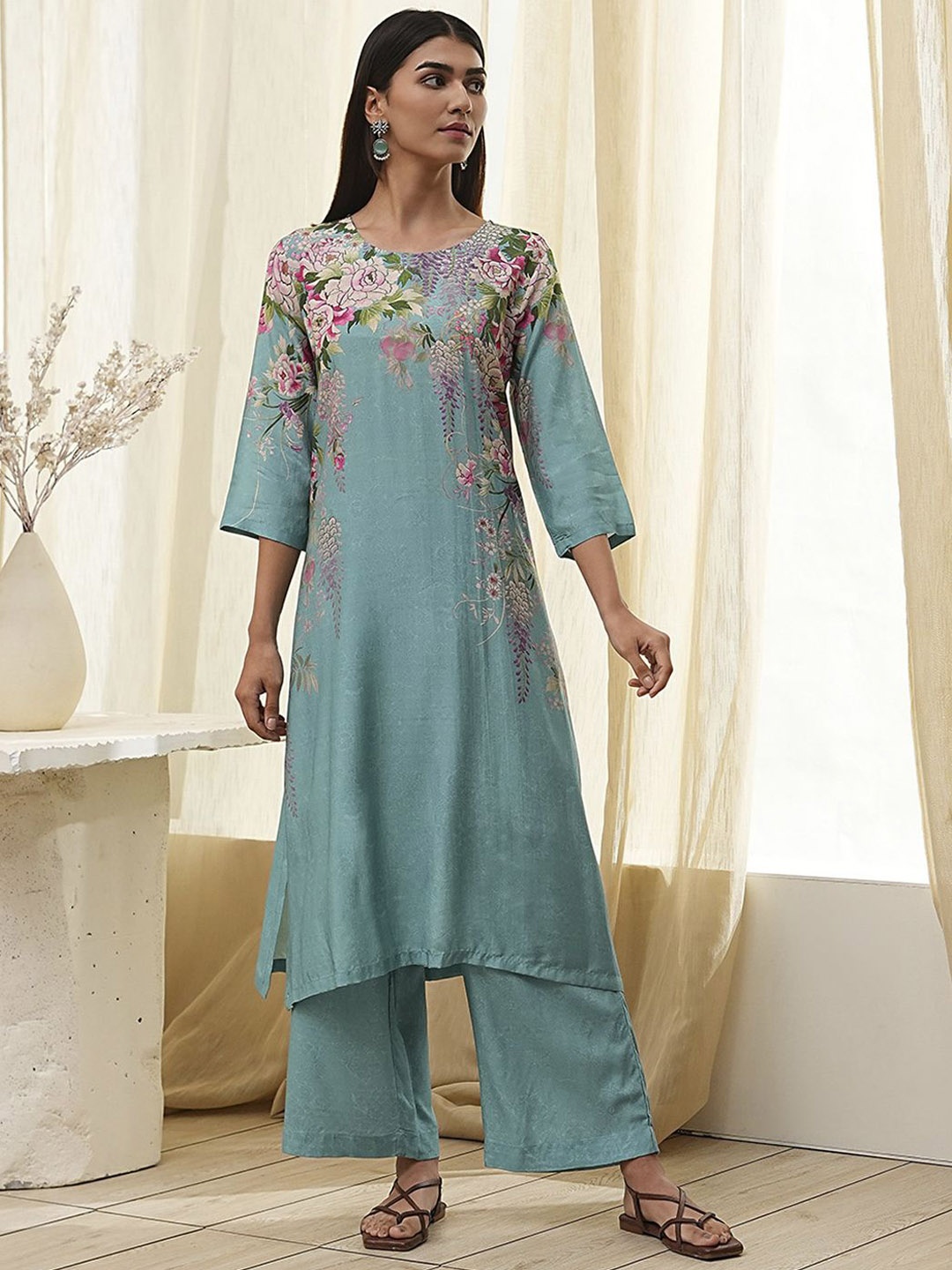 

Biba Floral Printed Round Neck Straight Kurta With Palazzos, Blue