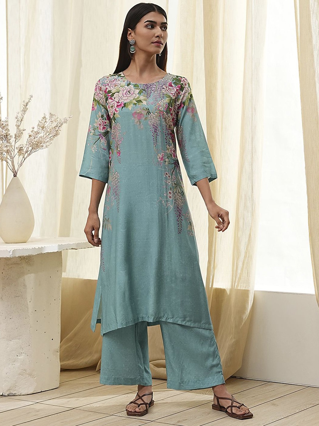 

Biba Floral Printed Round Neck Straight Kurta With Palazzos, Blue