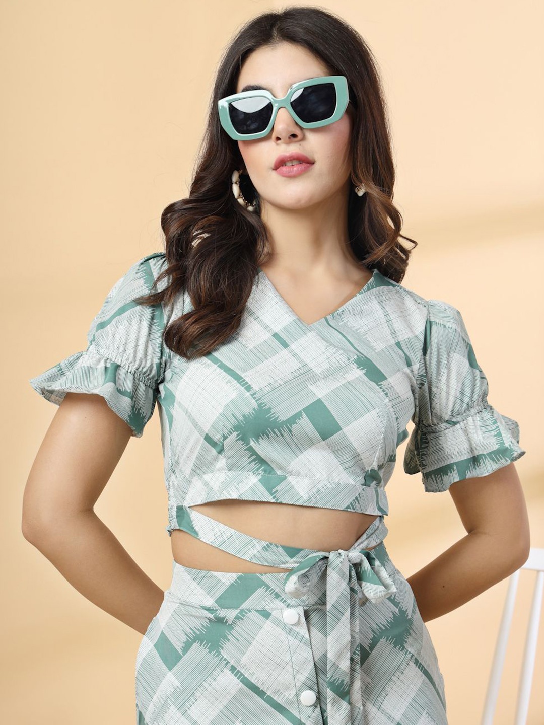 

DressBerry Women Checked V-Neck Puff Sleeve Crop Fitted Top, Green
