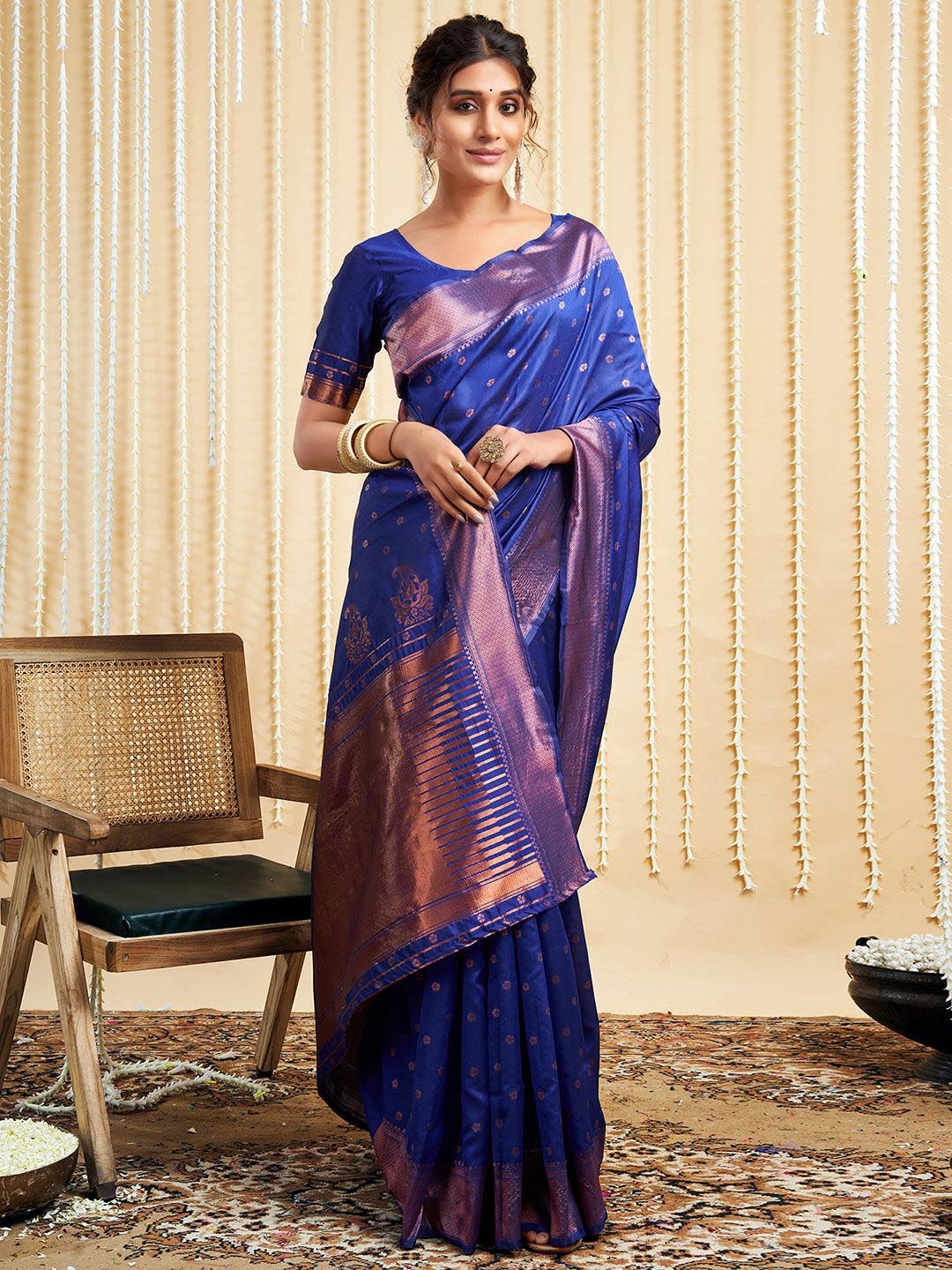 

HERE&NOW Woven Design Zari Silk Blend Kanjeevaram Saree, Navy blue