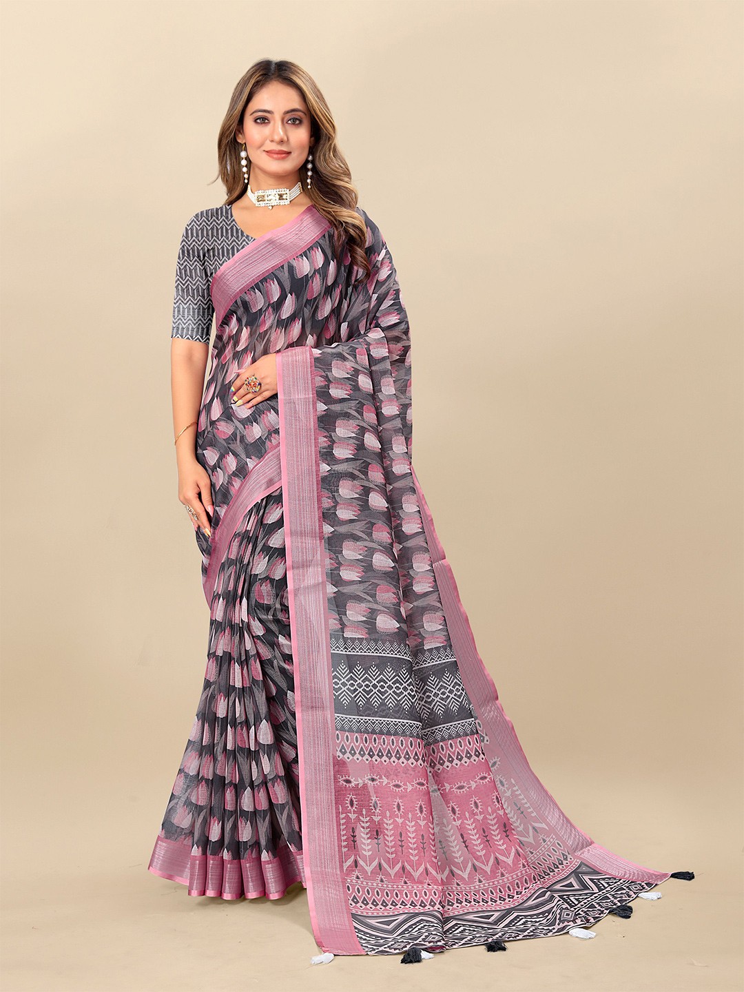 

Anouk Floral Printed Zari Saree, Black