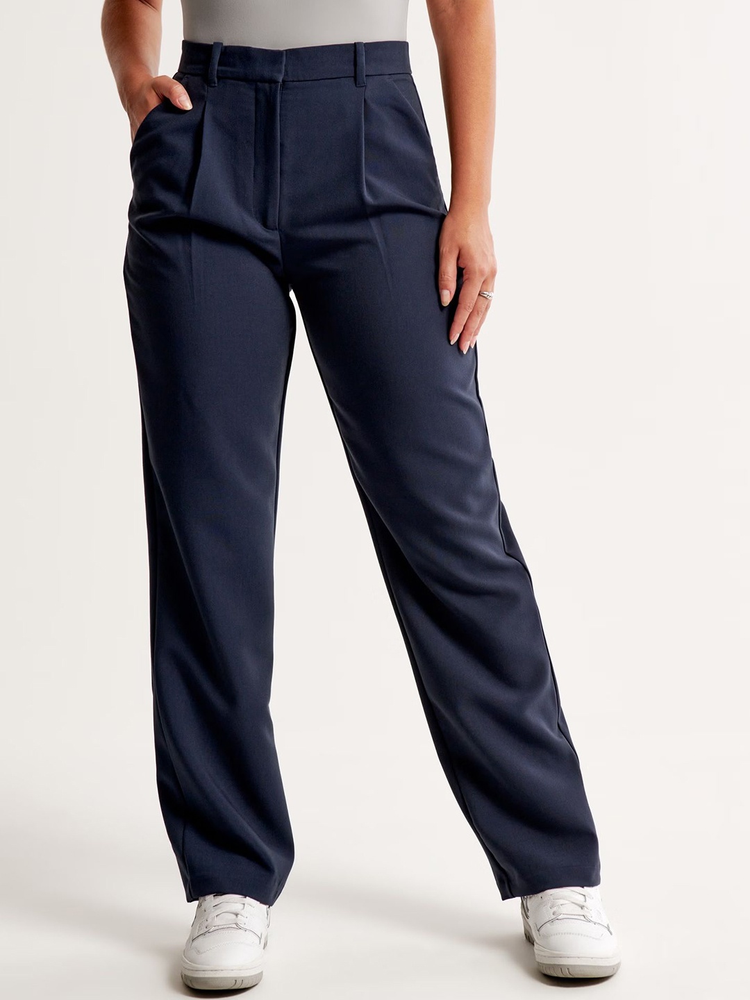 

FNOCKS Women Relaxed Easy Wash Pleated Trousers, Navy blue
