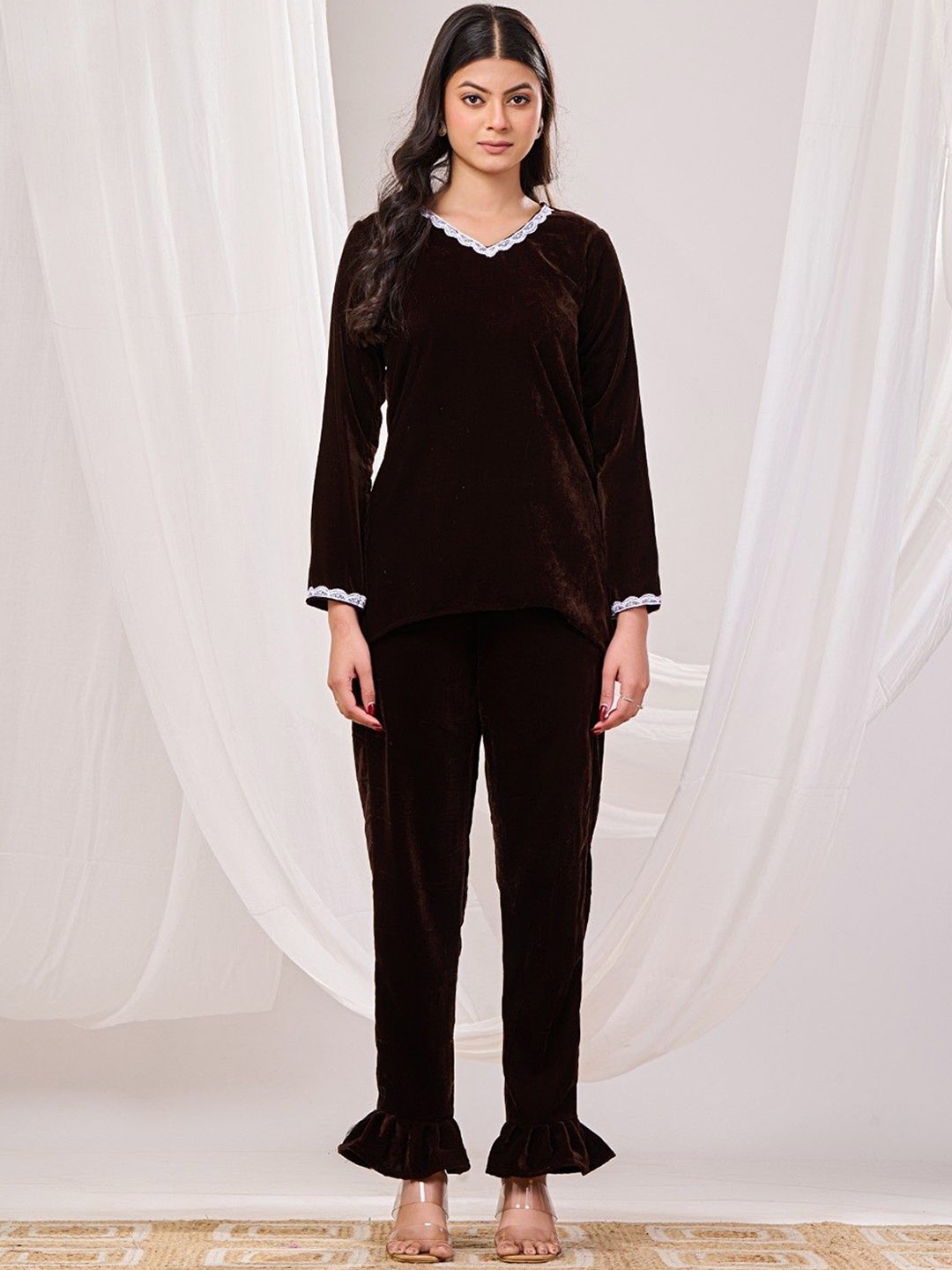 

Futra Gabha V-Neck Long Sleeves Velvet Tunic With Trousers, Brown