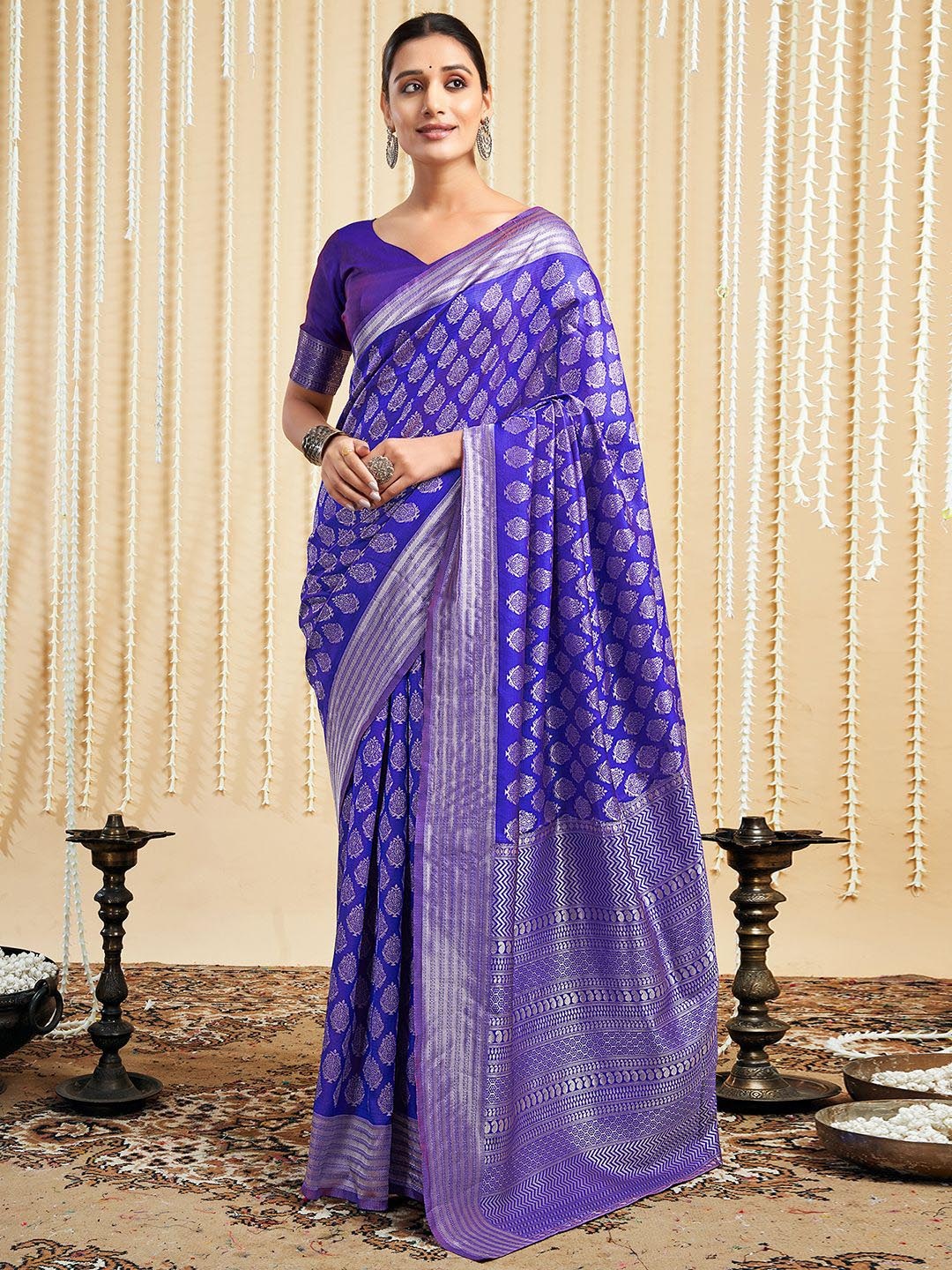 

HERE&NOW Floral Woven Design Zari Kanjeevaram Saree With an Unstitched Blouse Piece, Violet