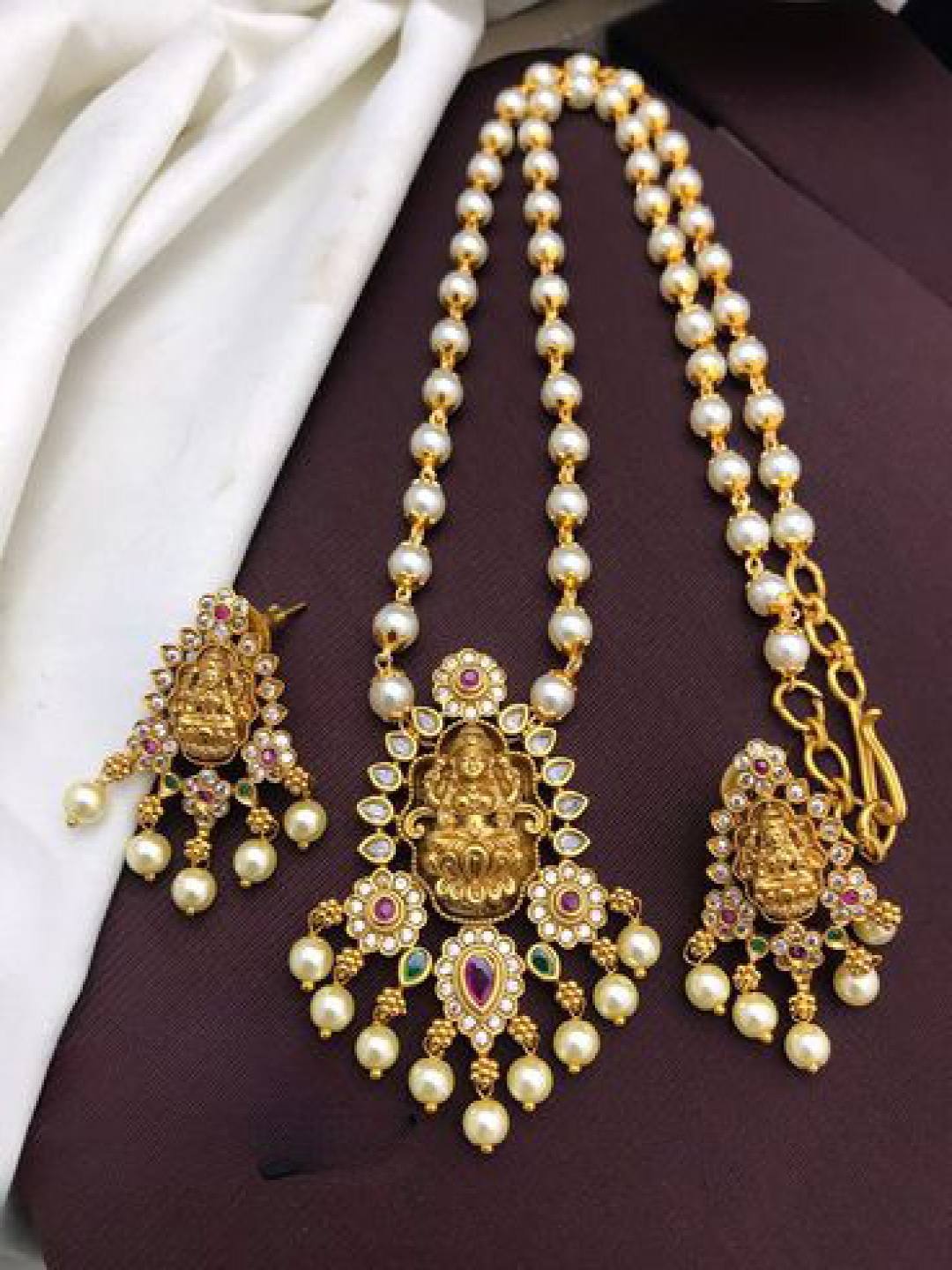 

ROFARWORD Gold-Plated Artificial Stones Studded And Pearls Beaded Temple Jewellery Set