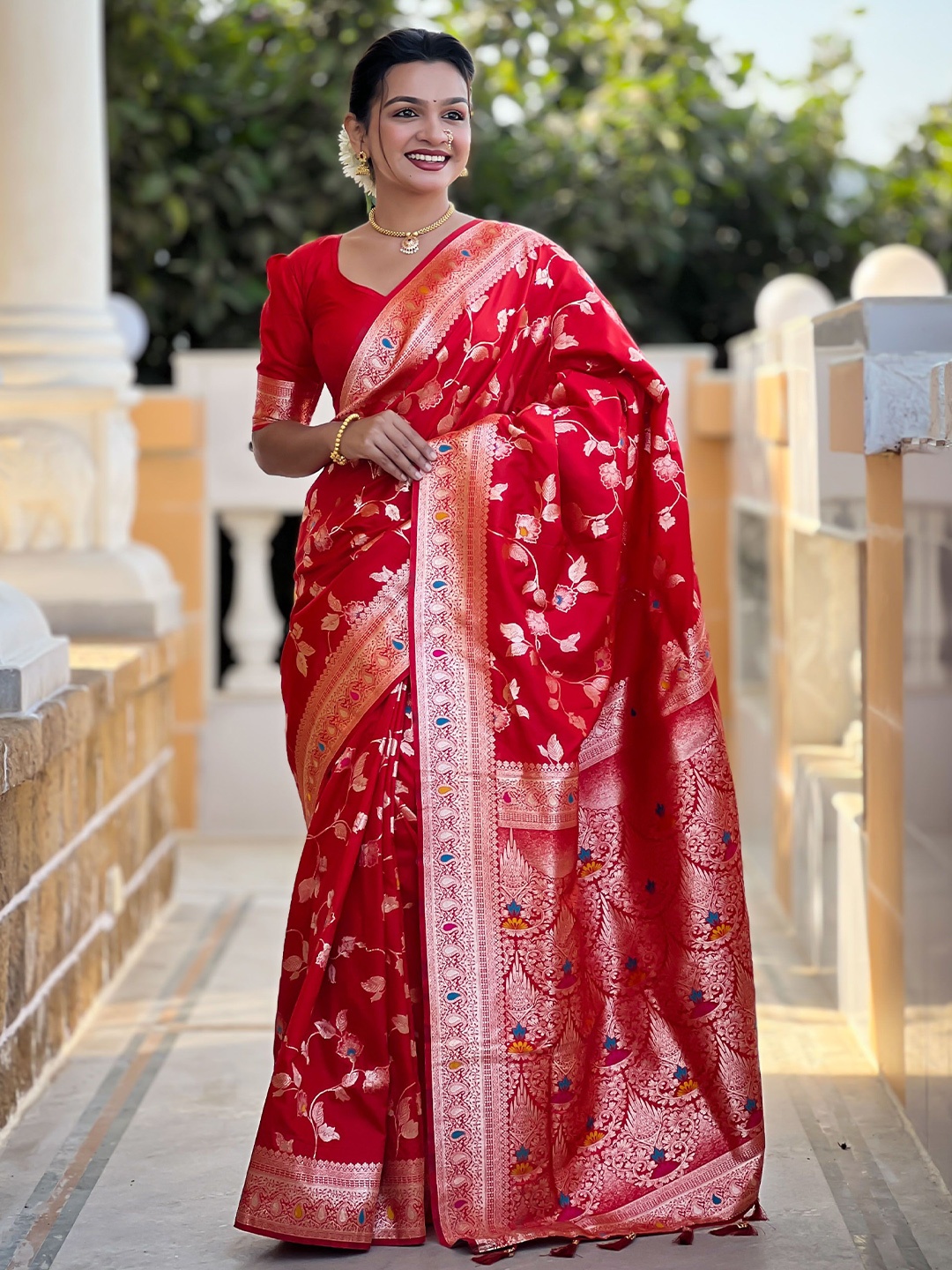 

Ekta Textiles Ethnic Motifs Zari Pure Silk Banarasi Saree, Red