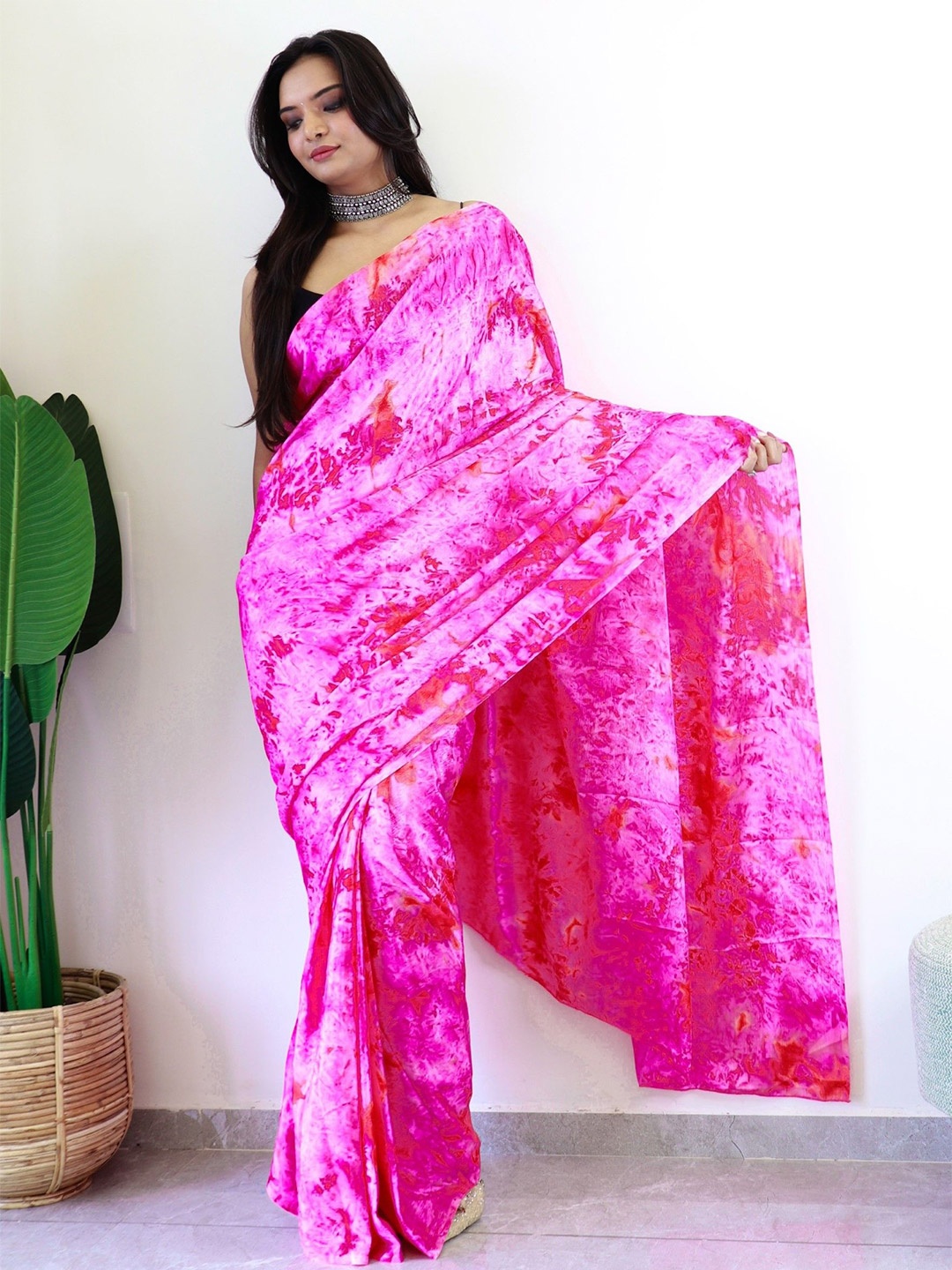

DIVASTRI Chinon Printed Ready To Wear Saree, Pink