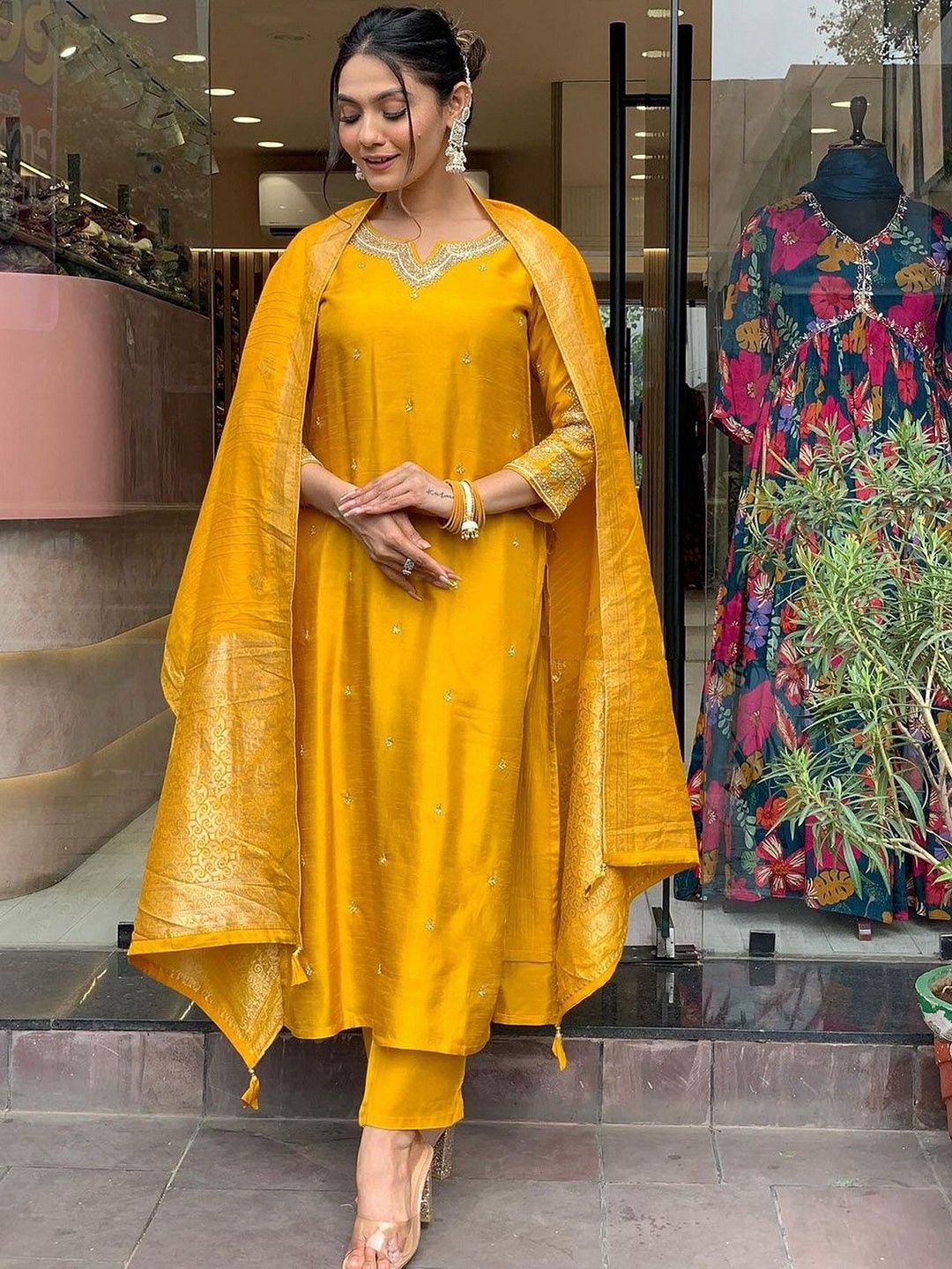 

mimi design Floral Embroidered Nocth-Neck Straight Kurta With Trousers And Dupatta, Yellow