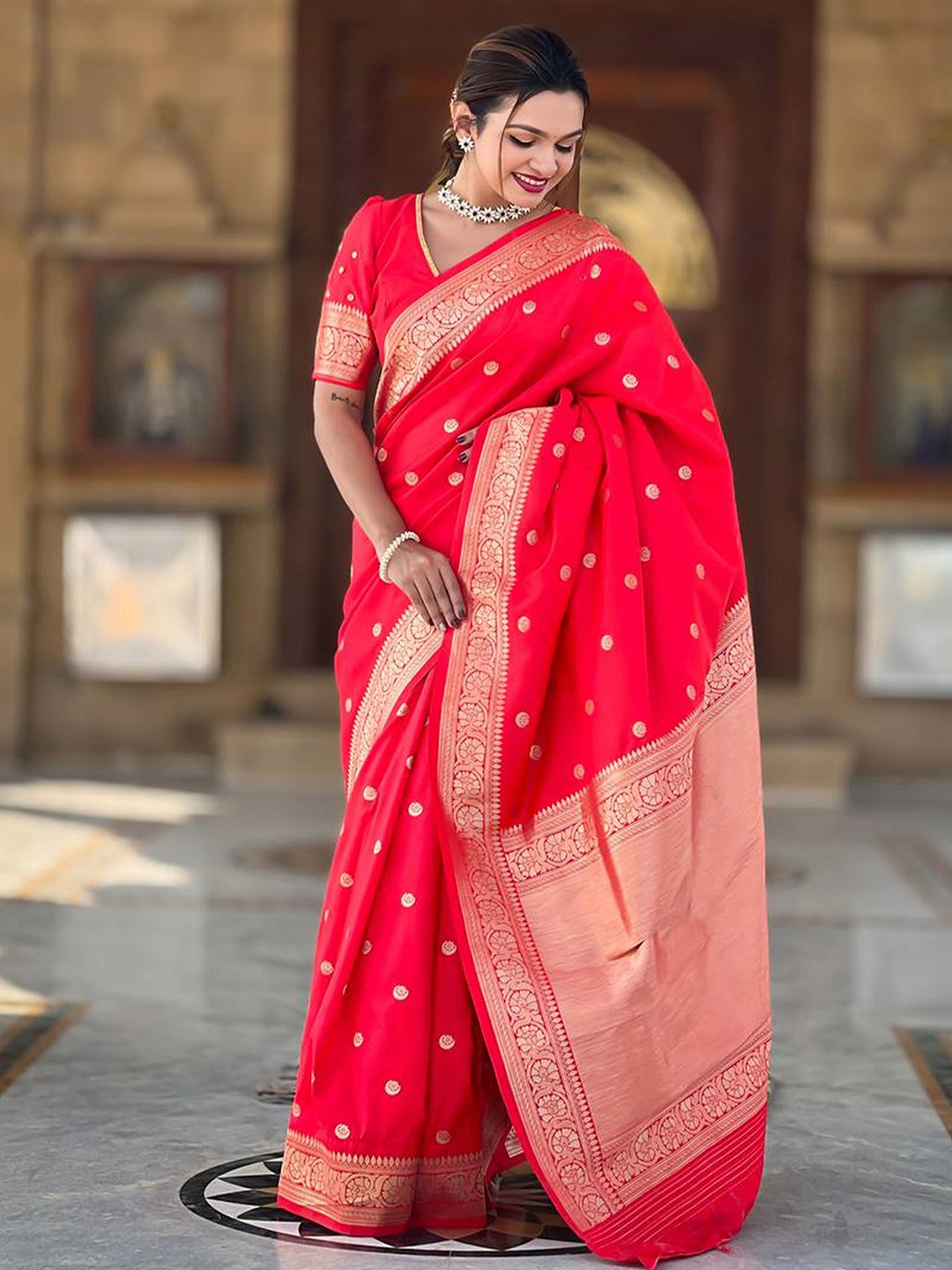 

Divyadham Textiles Woven Design Zari Pure Silk Banarasi Saree, Red