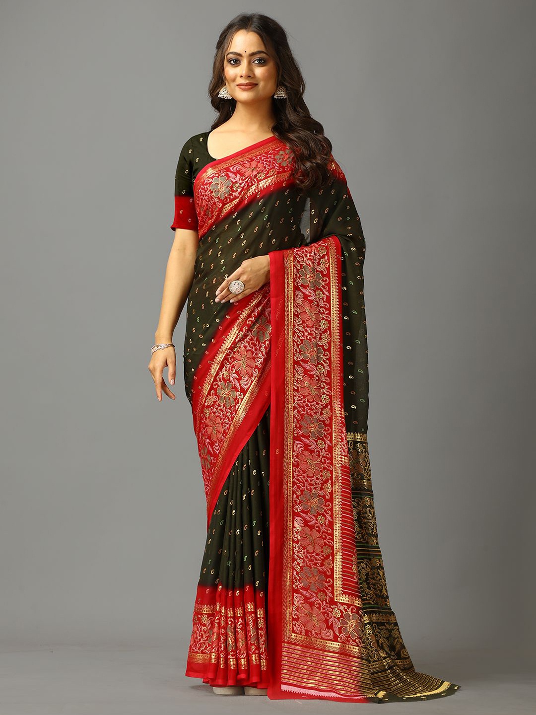 

VIRENDRA TEXTILES Floral Printed Pure Crepe Saree, Black