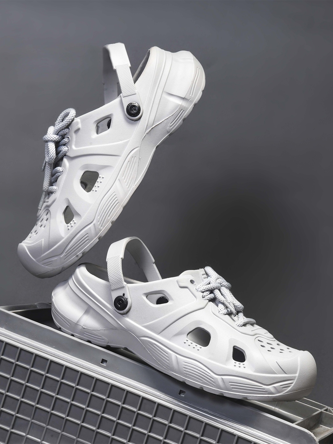 

HRX by Hrithik Roshan Men Clogs, Grey