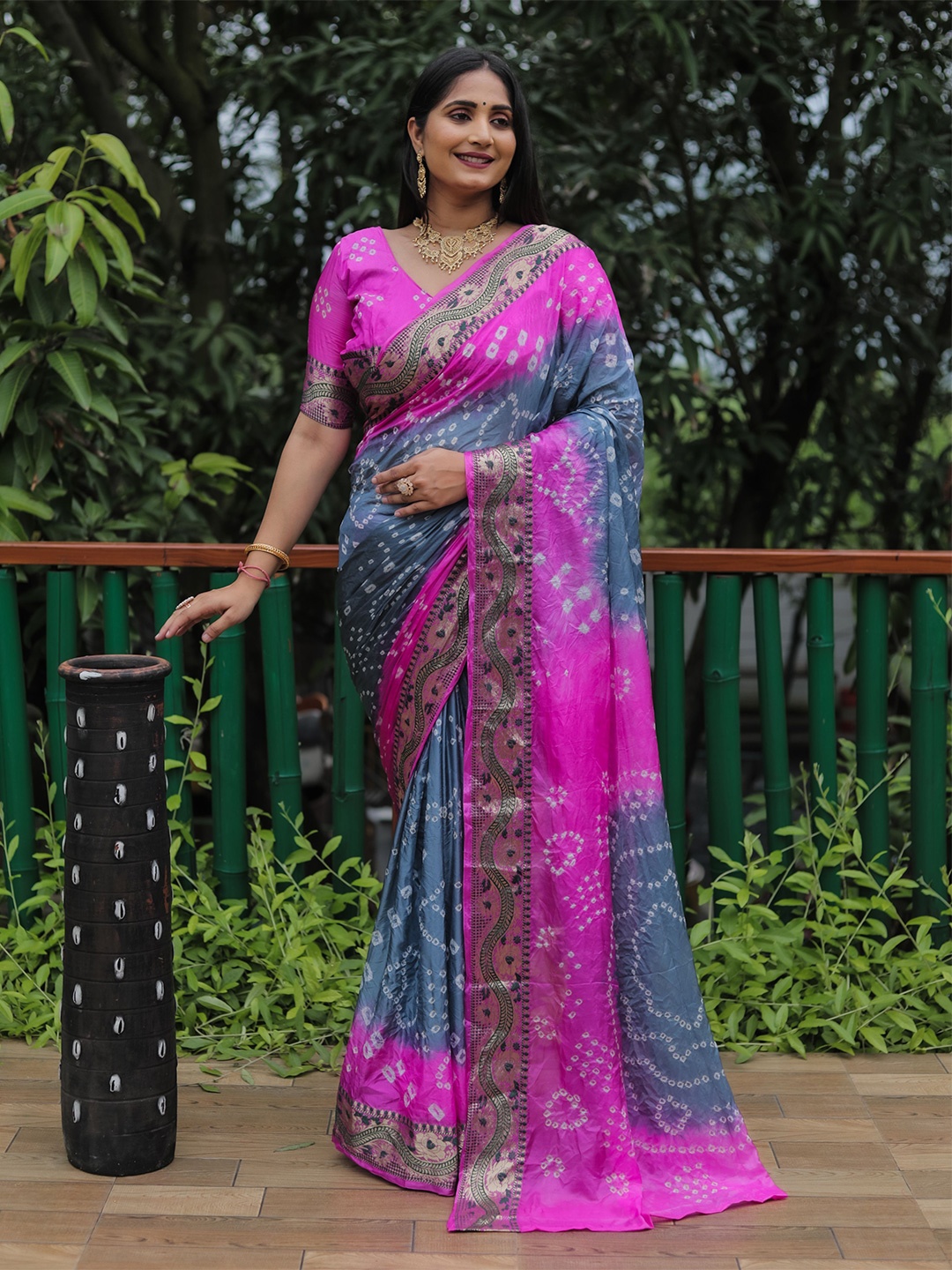 

Vintro Bandhani Embroidered Silk Blend Bandhani Saree, Blue