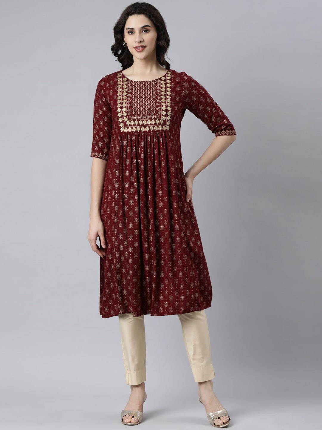 

Samhitas Floral Printed Thread Work Round Neck Empire Straight Kurta, Maroon