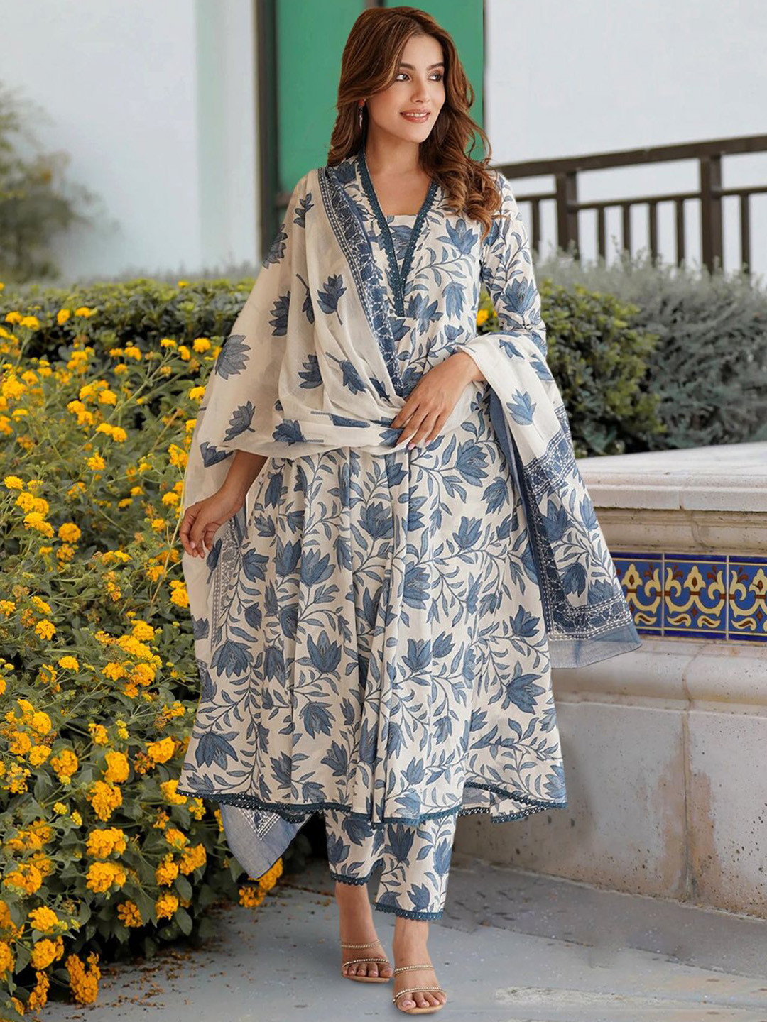 

Moda Rapido Women Ethnic Motifs Printed Regular Kurta with Trousers & With Dupatta, White