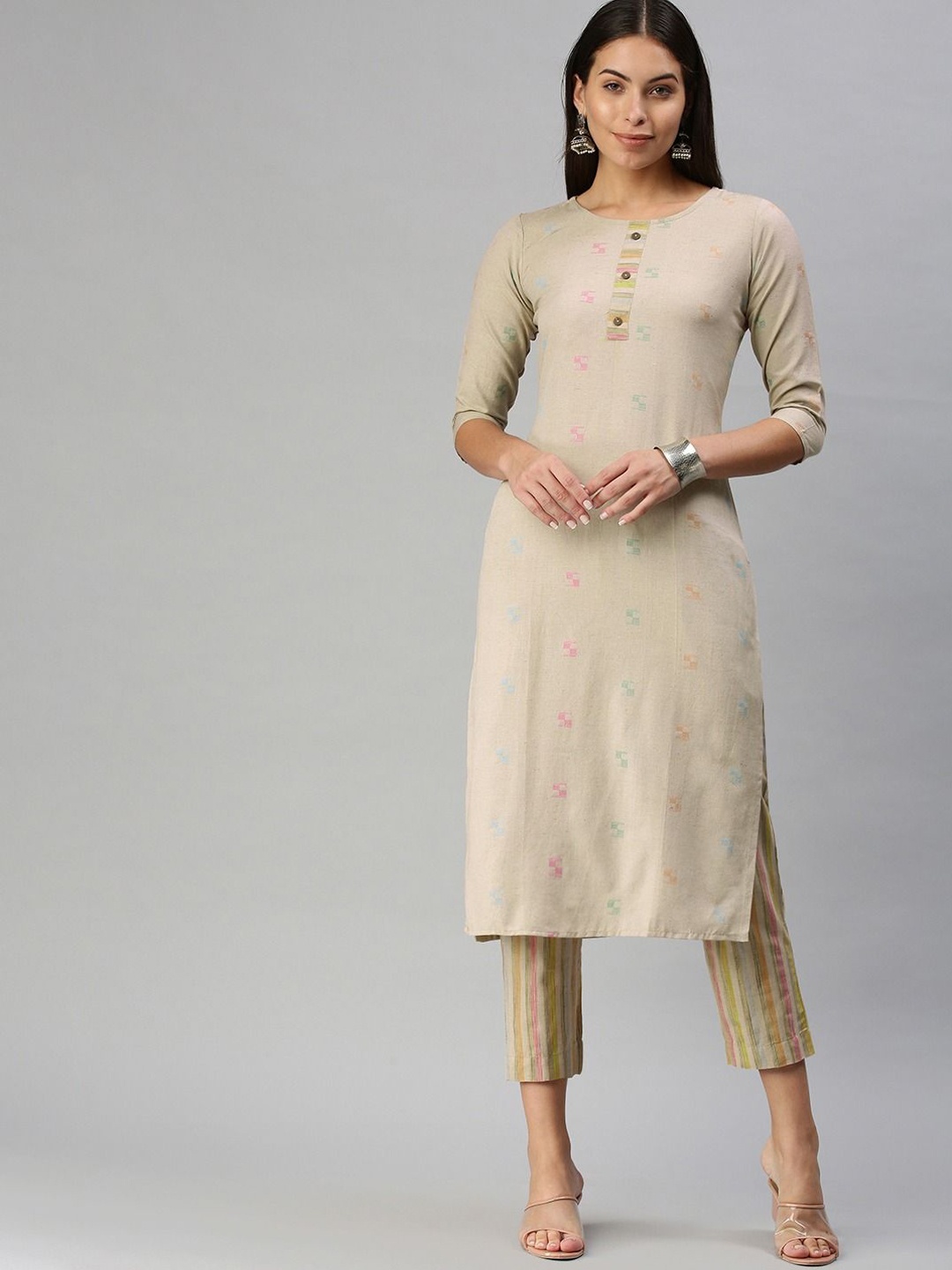 

DIVASTRI Geometric Printed Round Neck Straight Kurta With Trousers, Beige