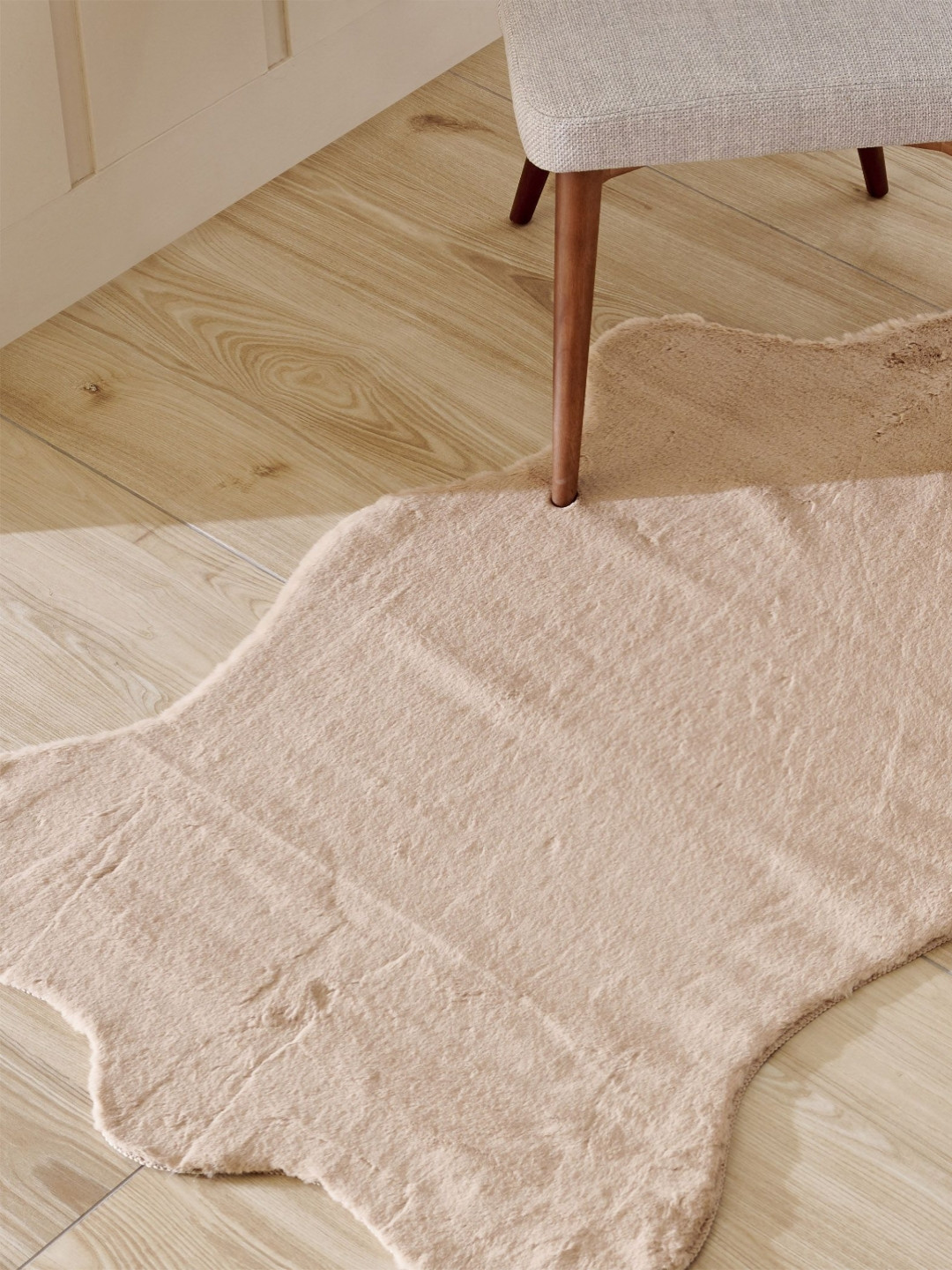 

Home Centre Quartz Luxor Beige Faux Fur Carpet