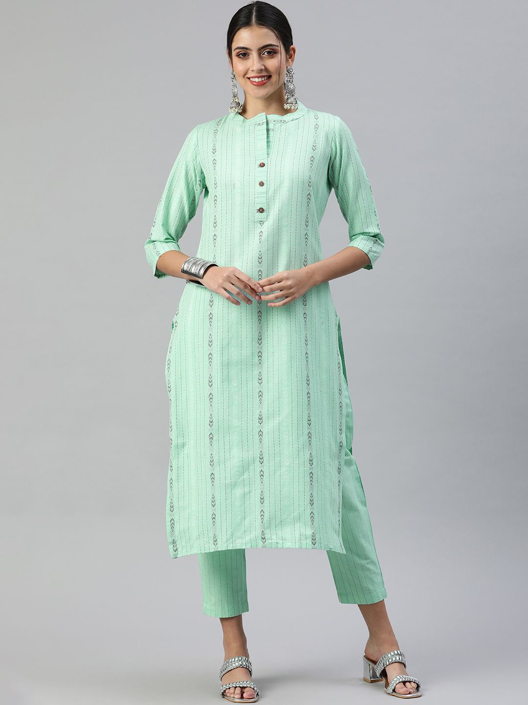 

DIVASTRI Floral Printed Mandarin Collar Straight Kurta With Trousers, Green