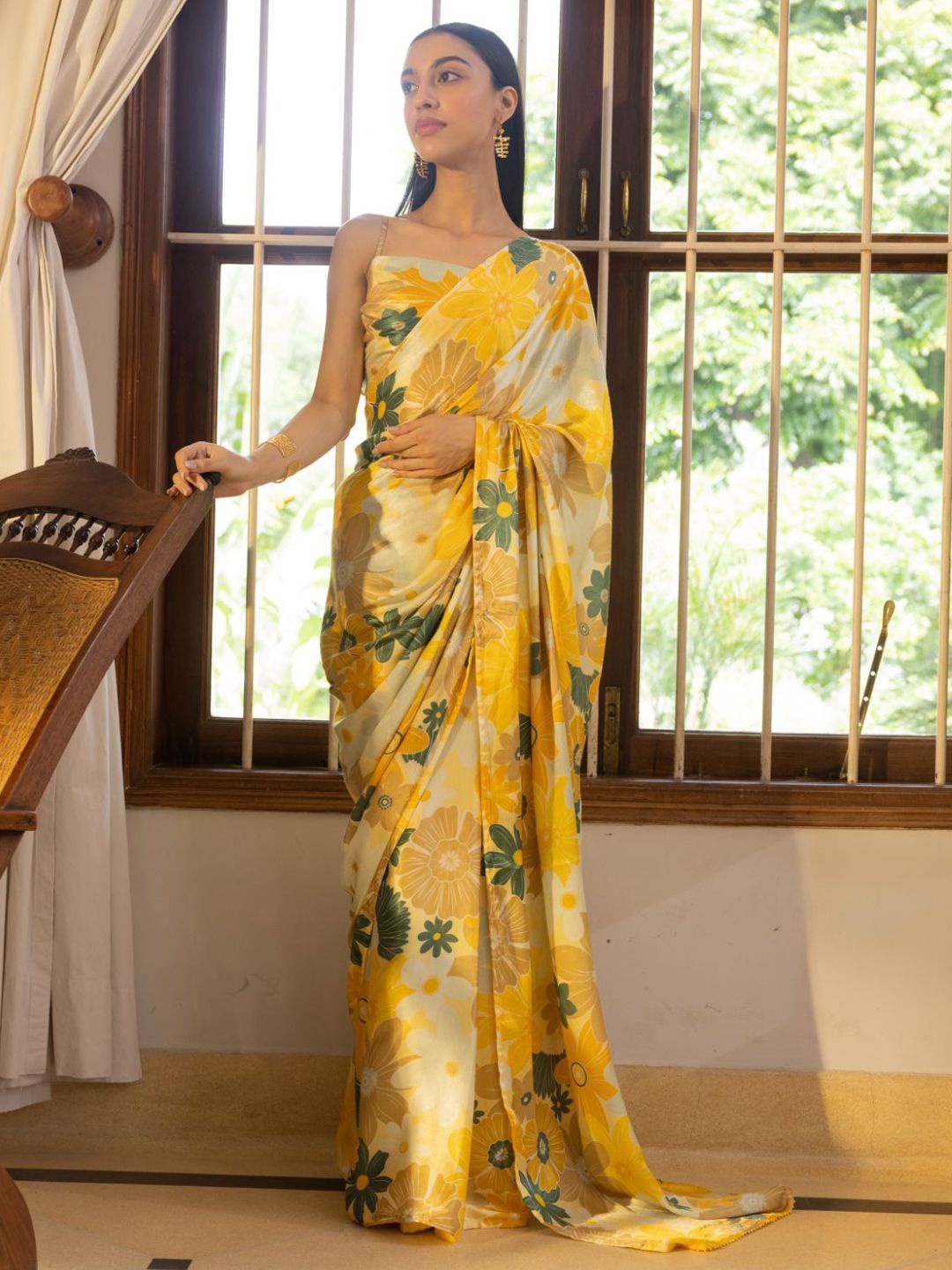

DIVASTRI Floral Printed Satin Saree, Yellow