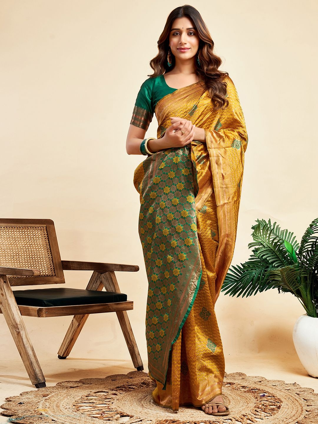 

HERE&NOW Woven Design Zari Banarasi Saree, Yellow