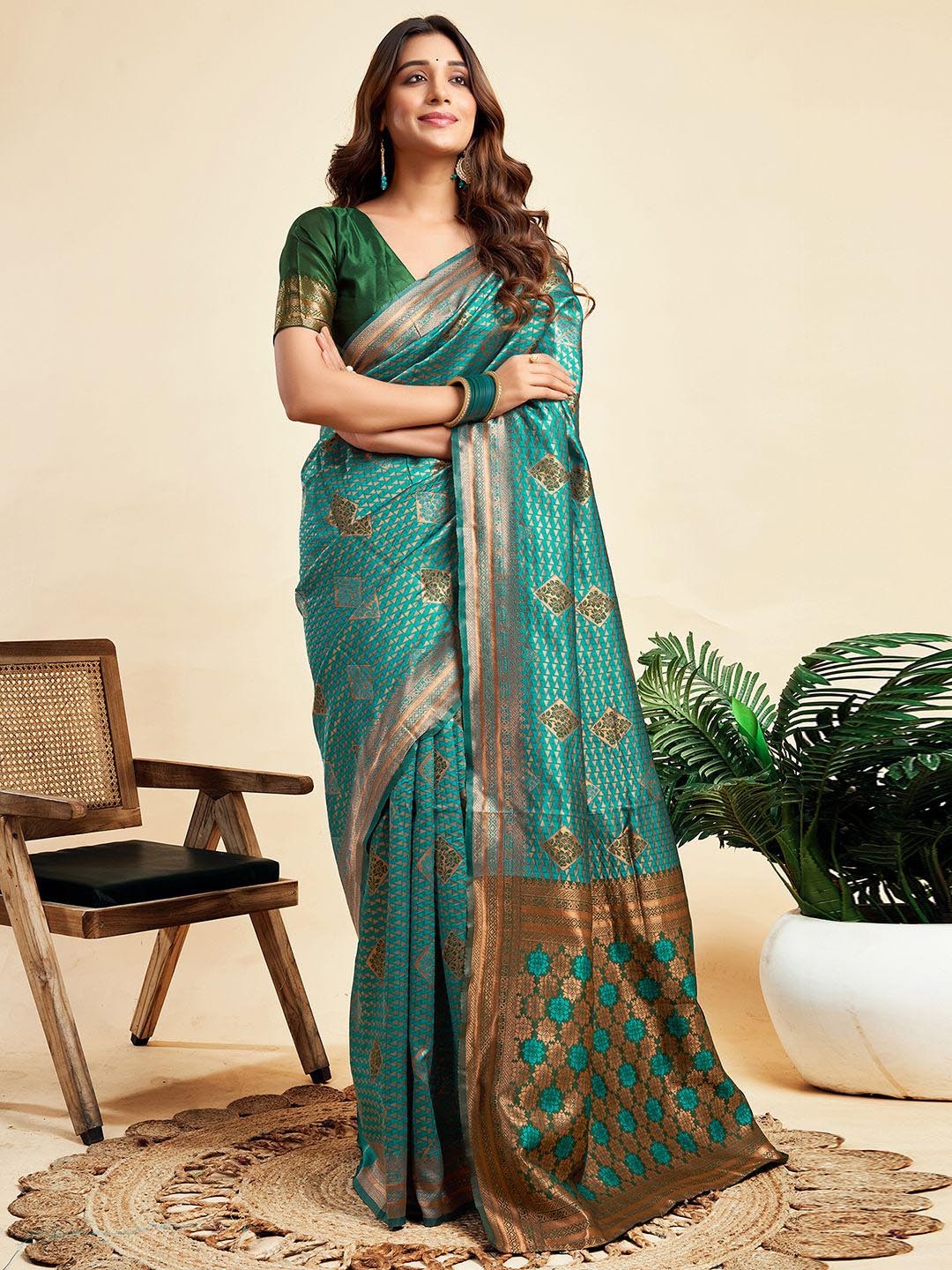

HERE&NOW Woven Design Zari Banarasi Saree, Green