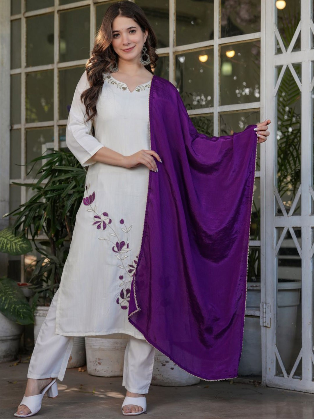 

Lilots Floral Embroidered Straight Kurta with Trousers & With Dupatta, Off white