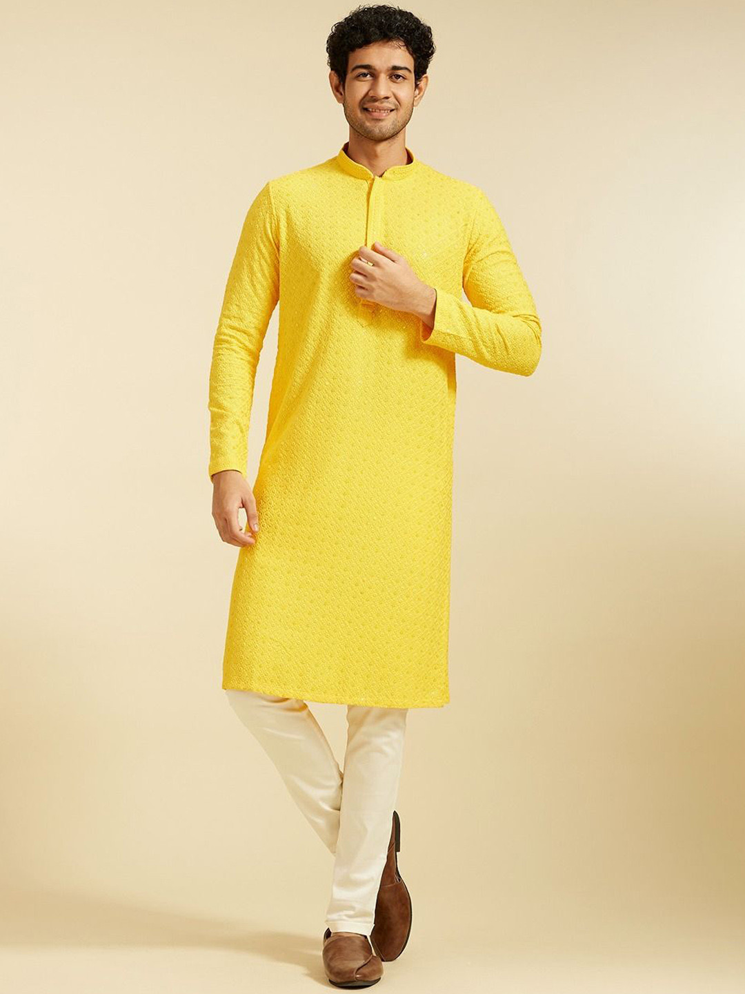 

Diwas by Manyavar Floral Embroidered Mandarin Collar Sequinned Straight Kurta With Pyjamas, Yellow
