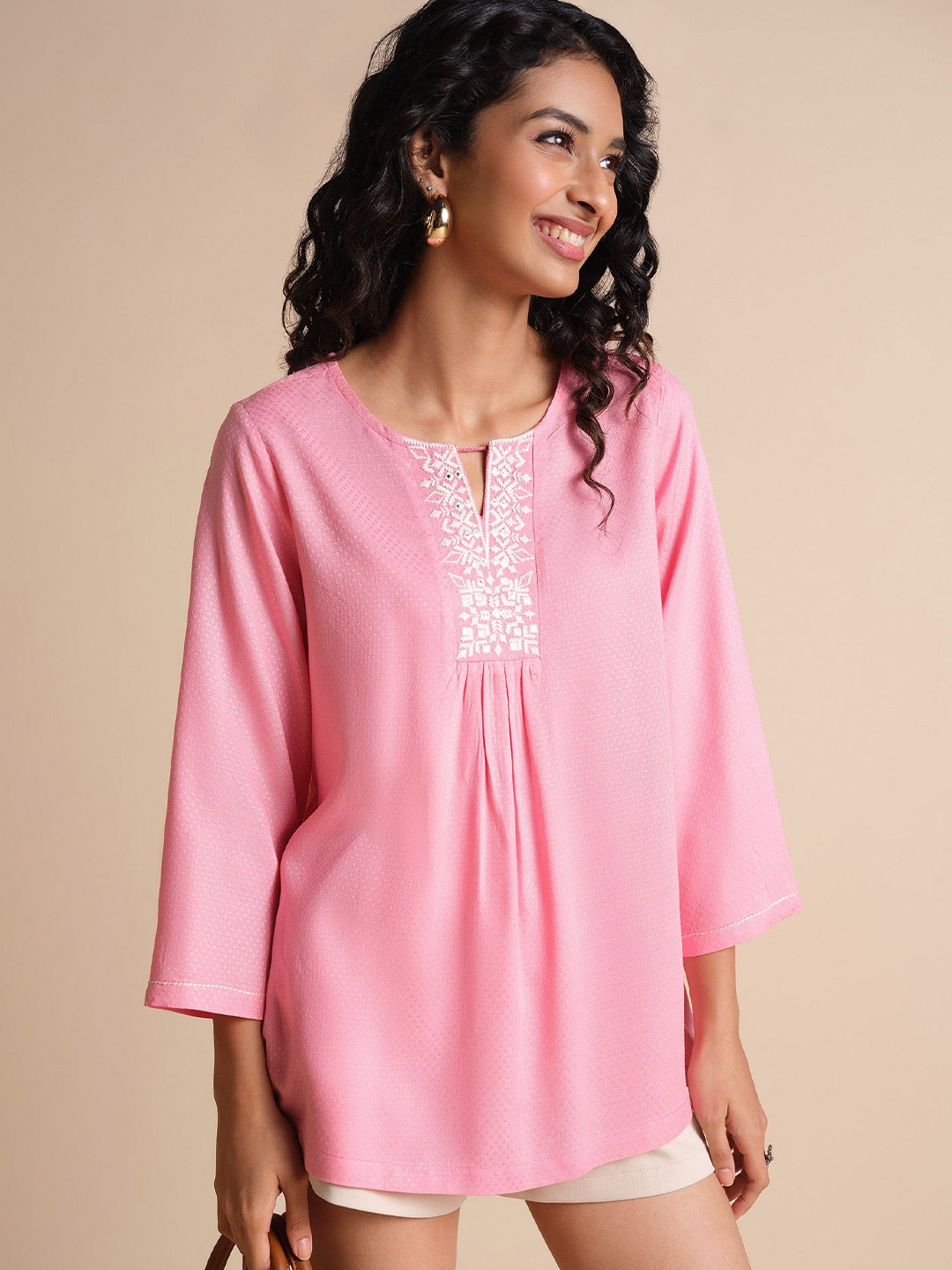 

Global Desi Keyhole Neck Top, Pink