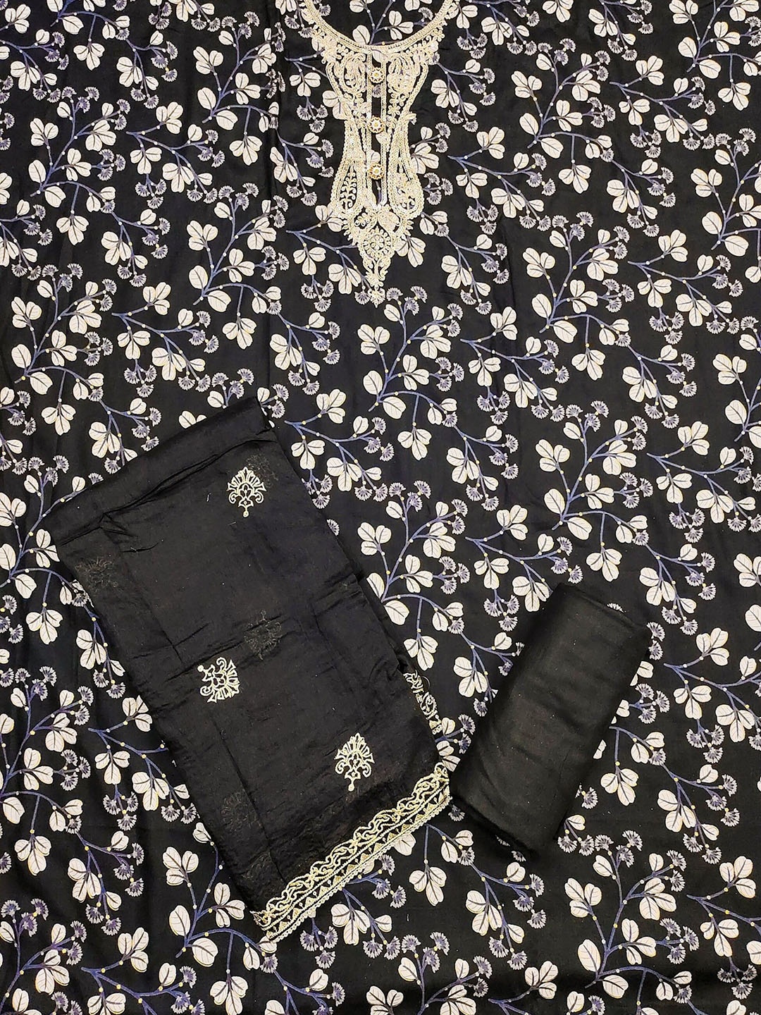 

Riti Floral Printed Sequinned Pure Cotton Unstitched Dress Material, Black