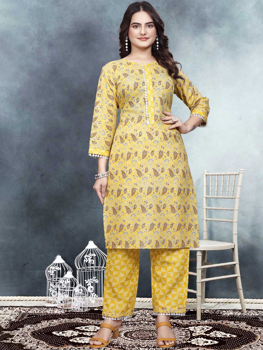 

DIVASTRI Women Floral Printed Regular Pure Cotton Kurti with Trousers, Yellow